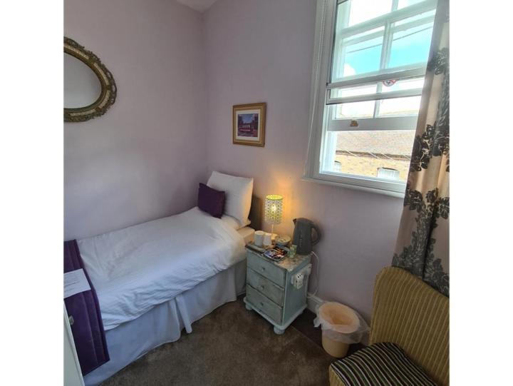 Single Room with Shared Bathroom photo 1
