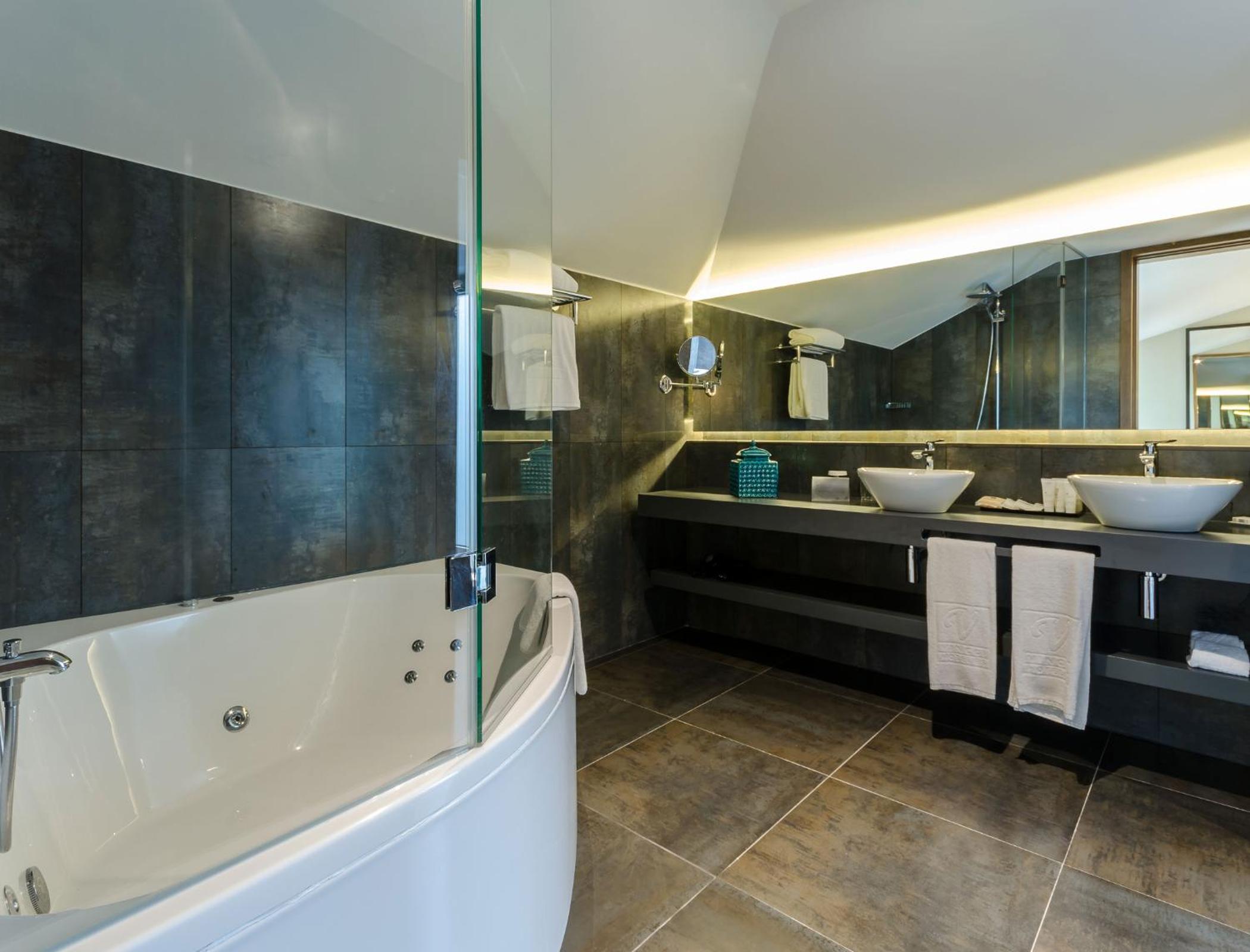 Suite (2 Adults)