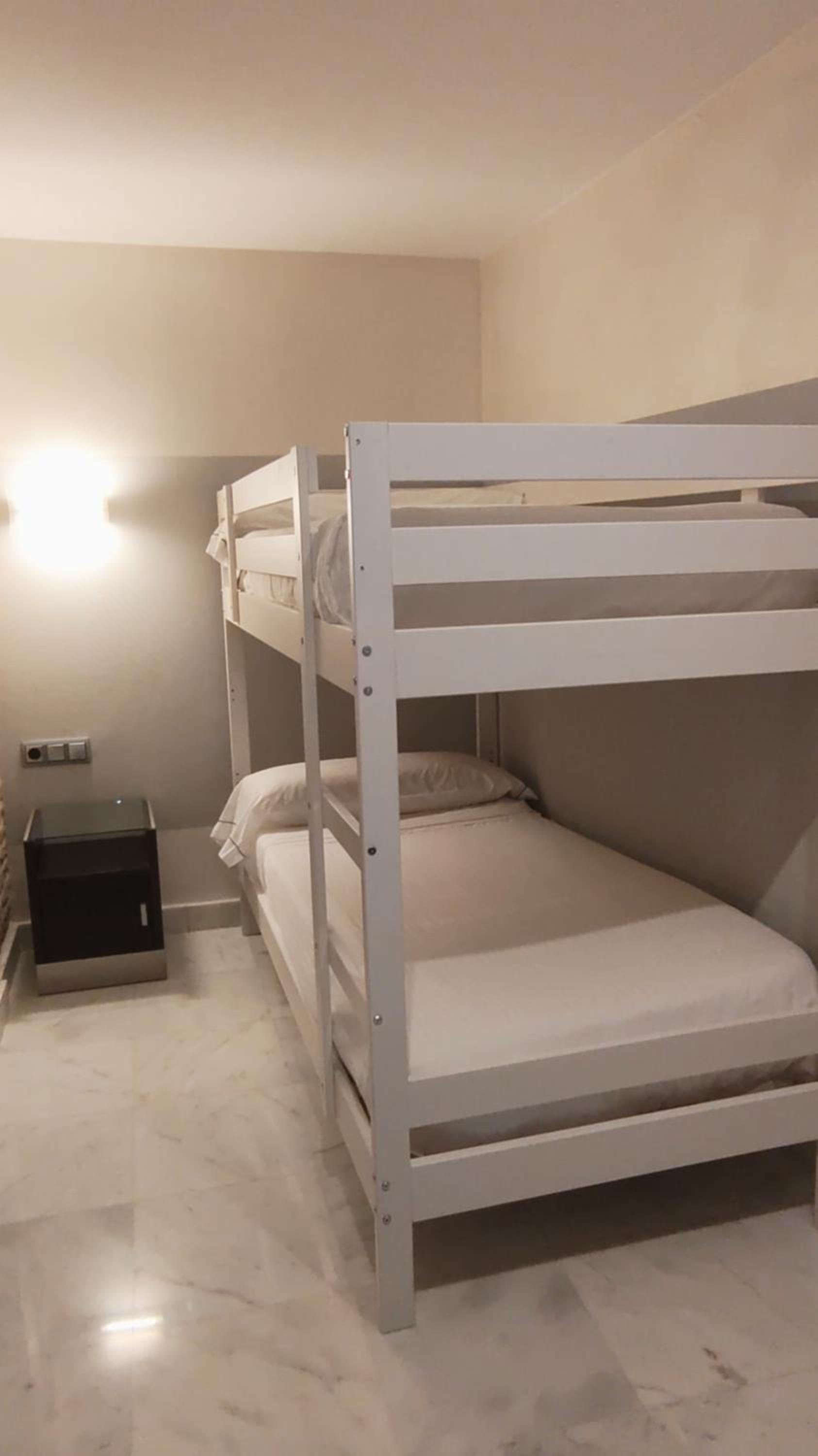 Quadruple Room with Bunk Beds - Photo 5