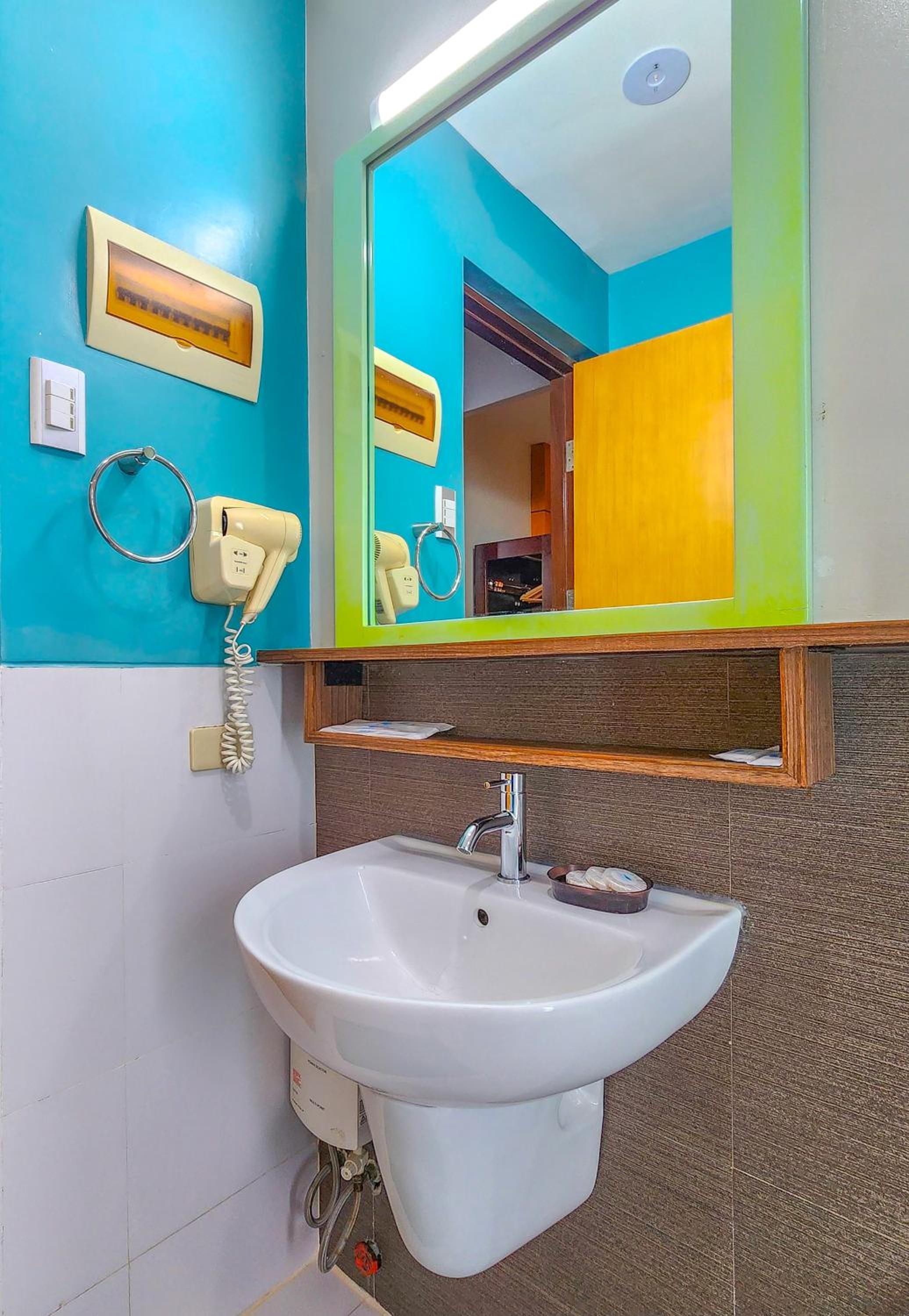 Standard Triple Room - Photo 11