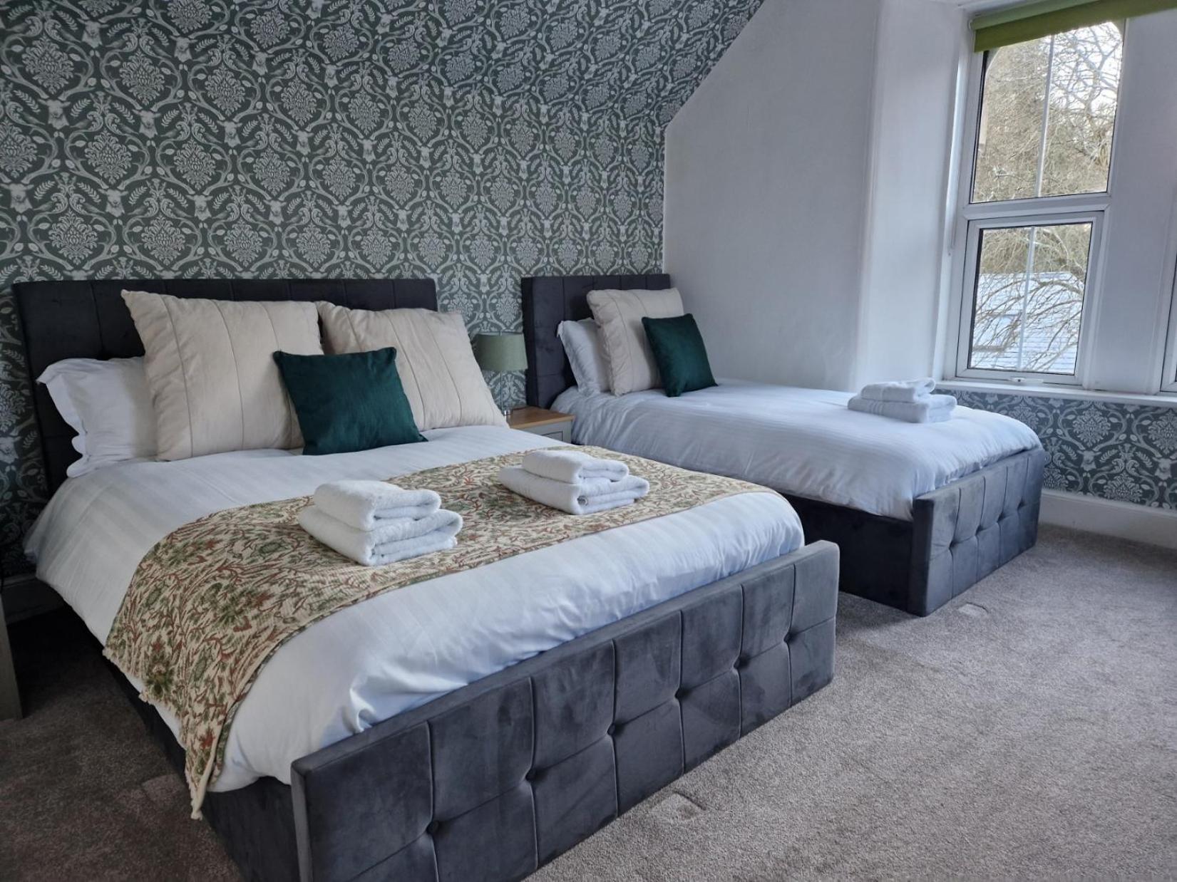 Family Room - Photo 3