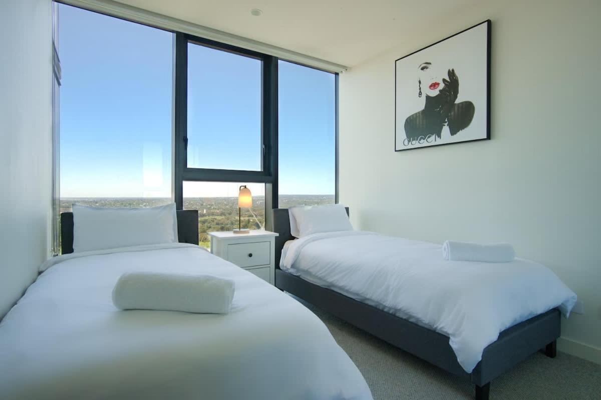 Apartment With View And Balcony photo 2