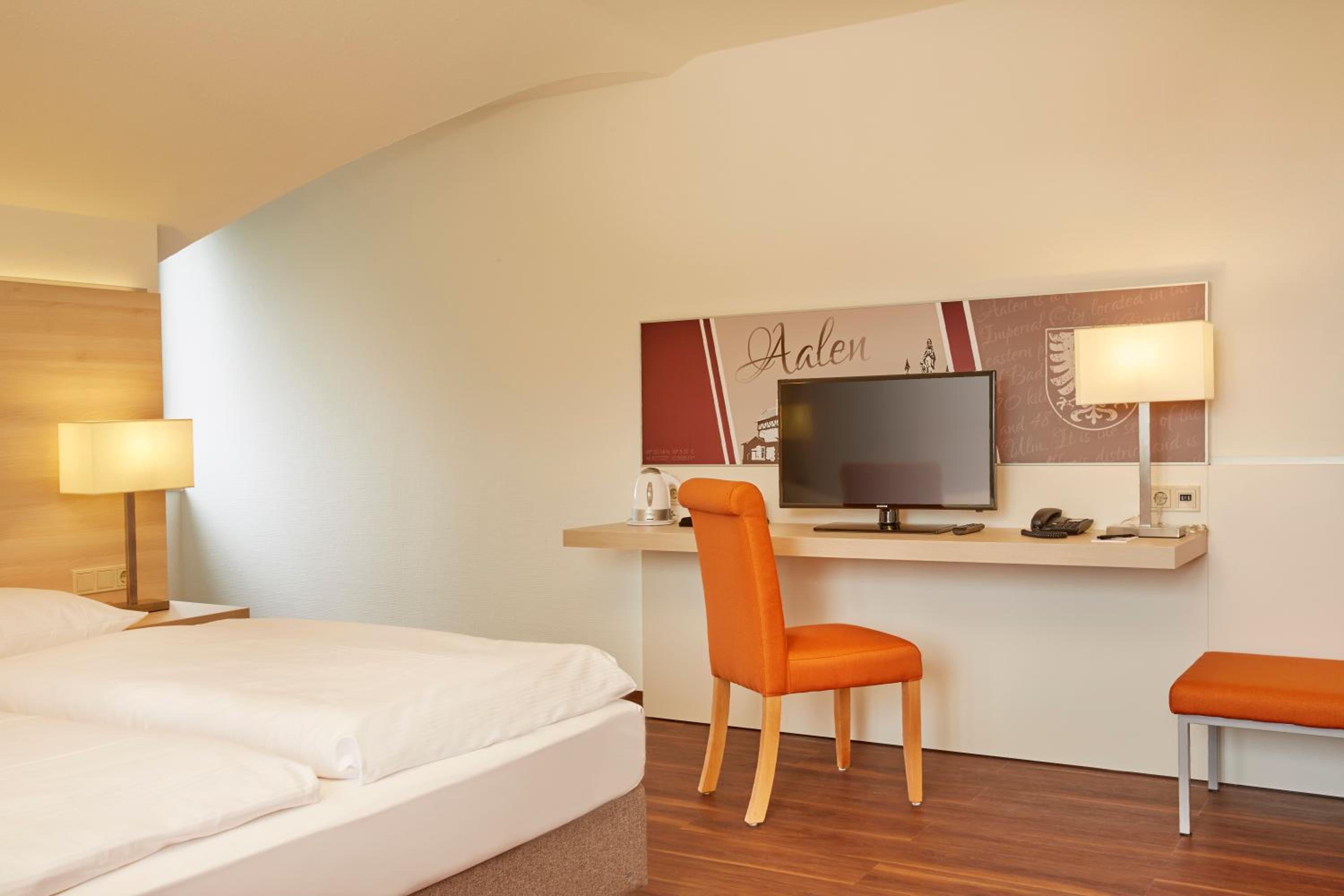 Deluxe Double Room thumbnail 5