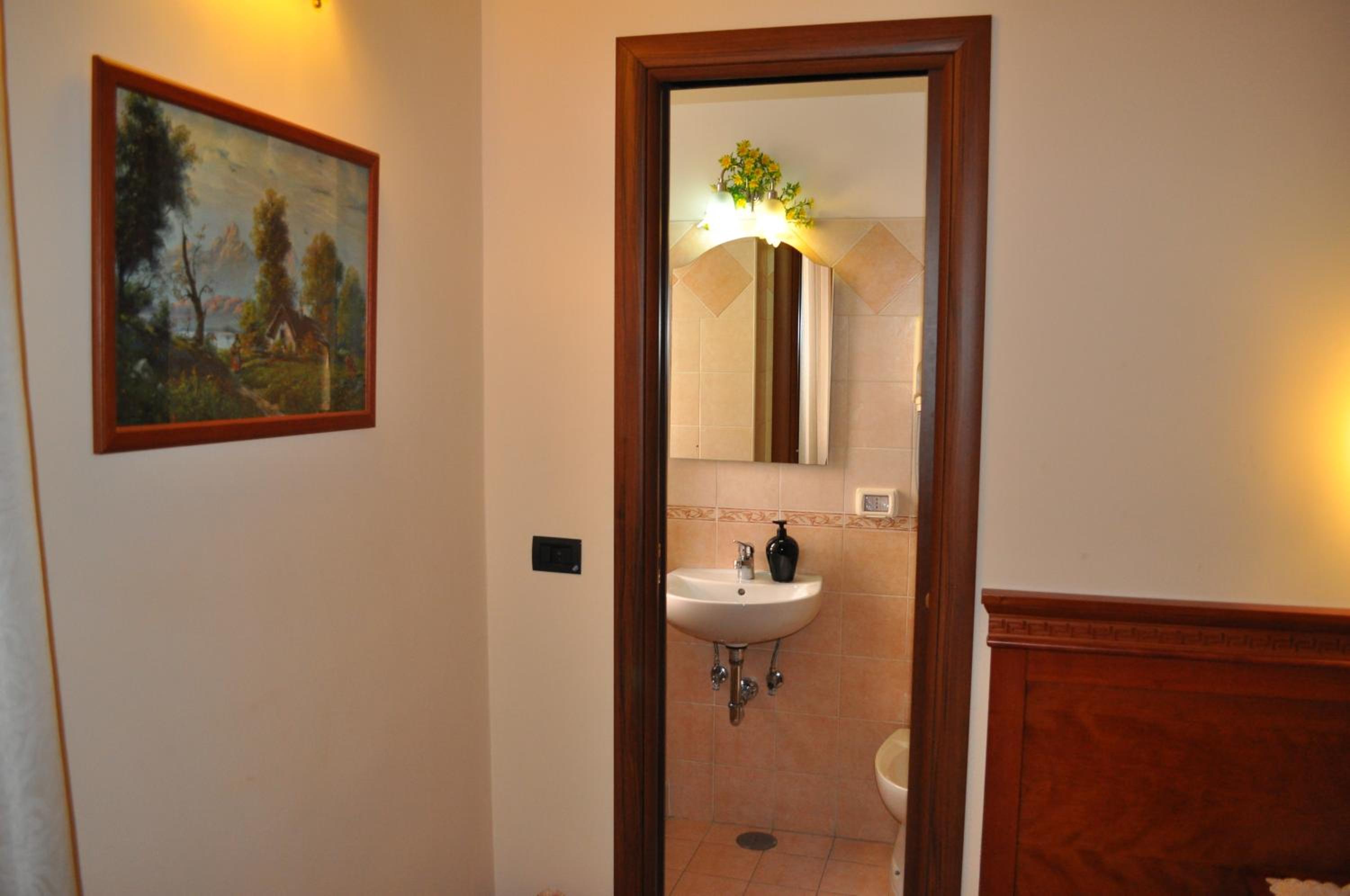 Single Room with Shared Bathroom