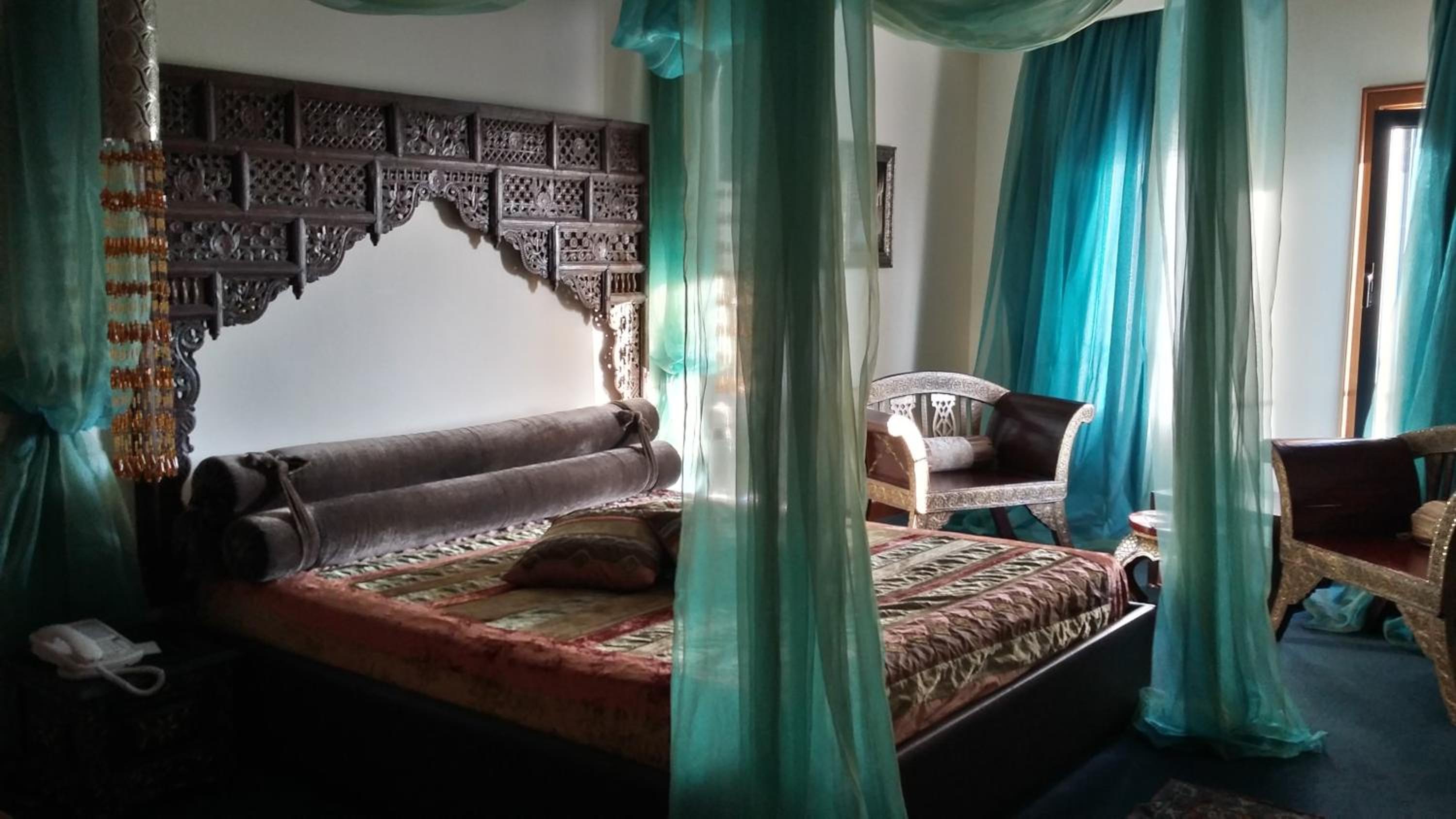 Deluxe Room - Photo 5