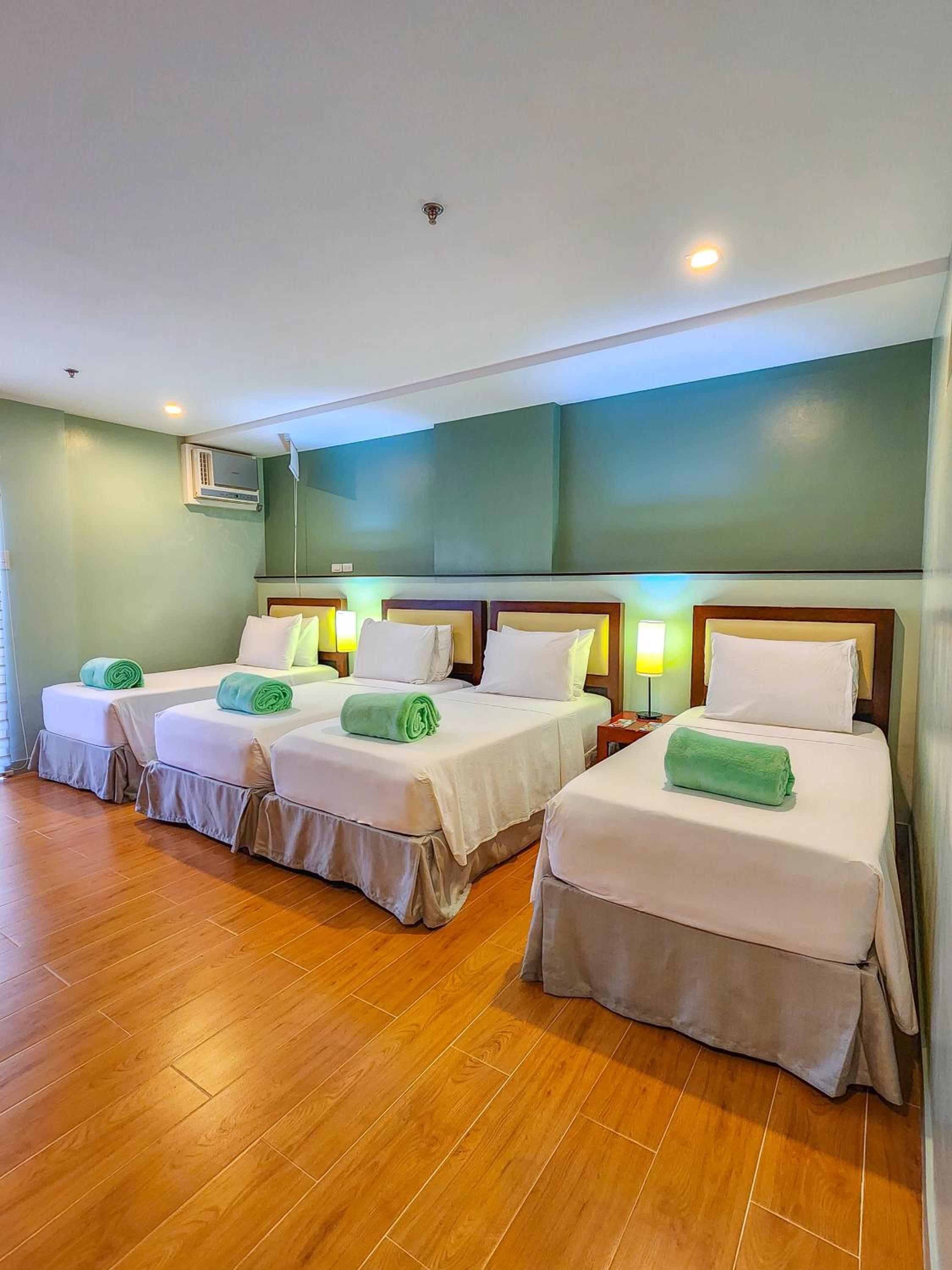 Standard Quadruple Room - Photo 2