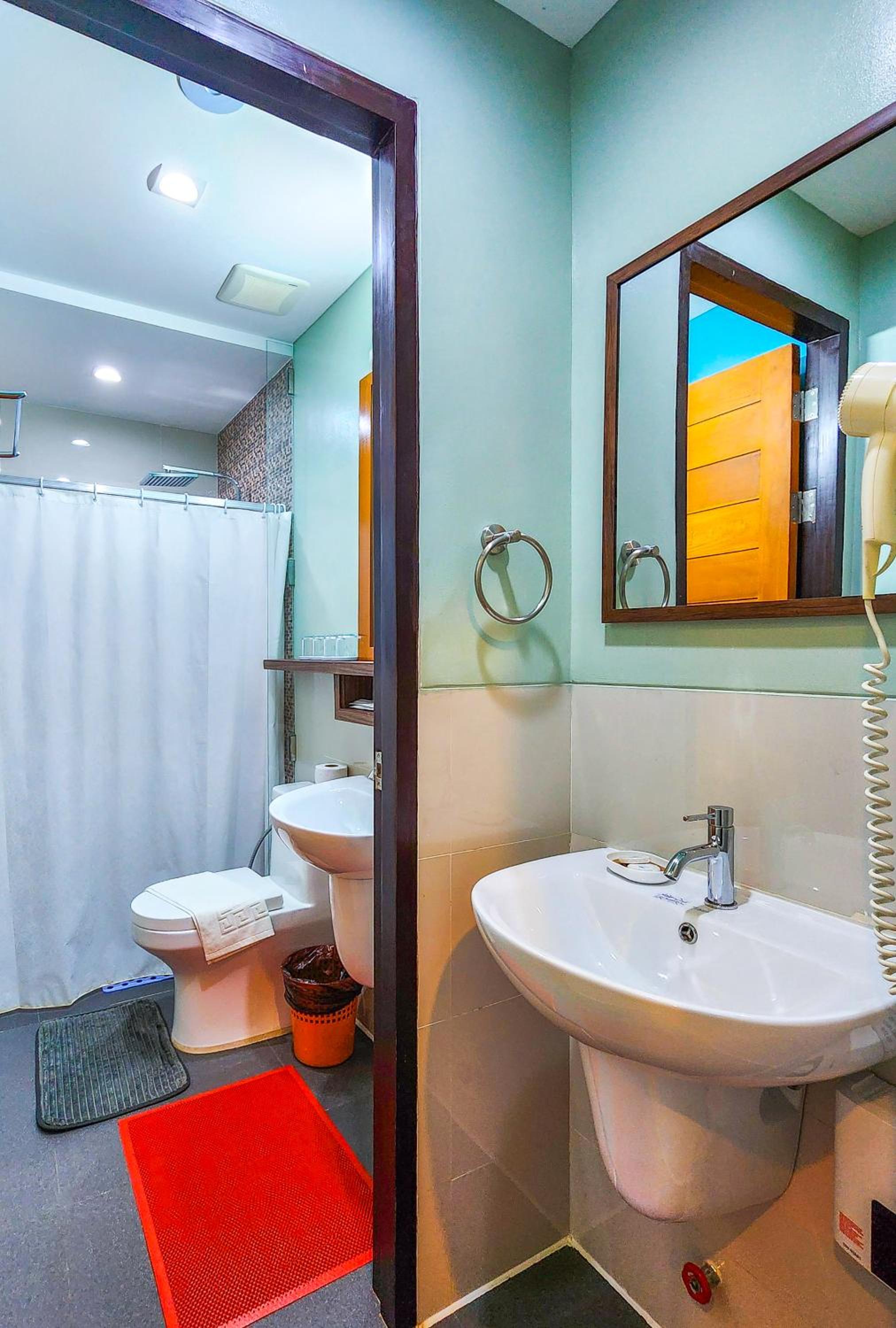 Standard Quadruple Room - Photo 12
