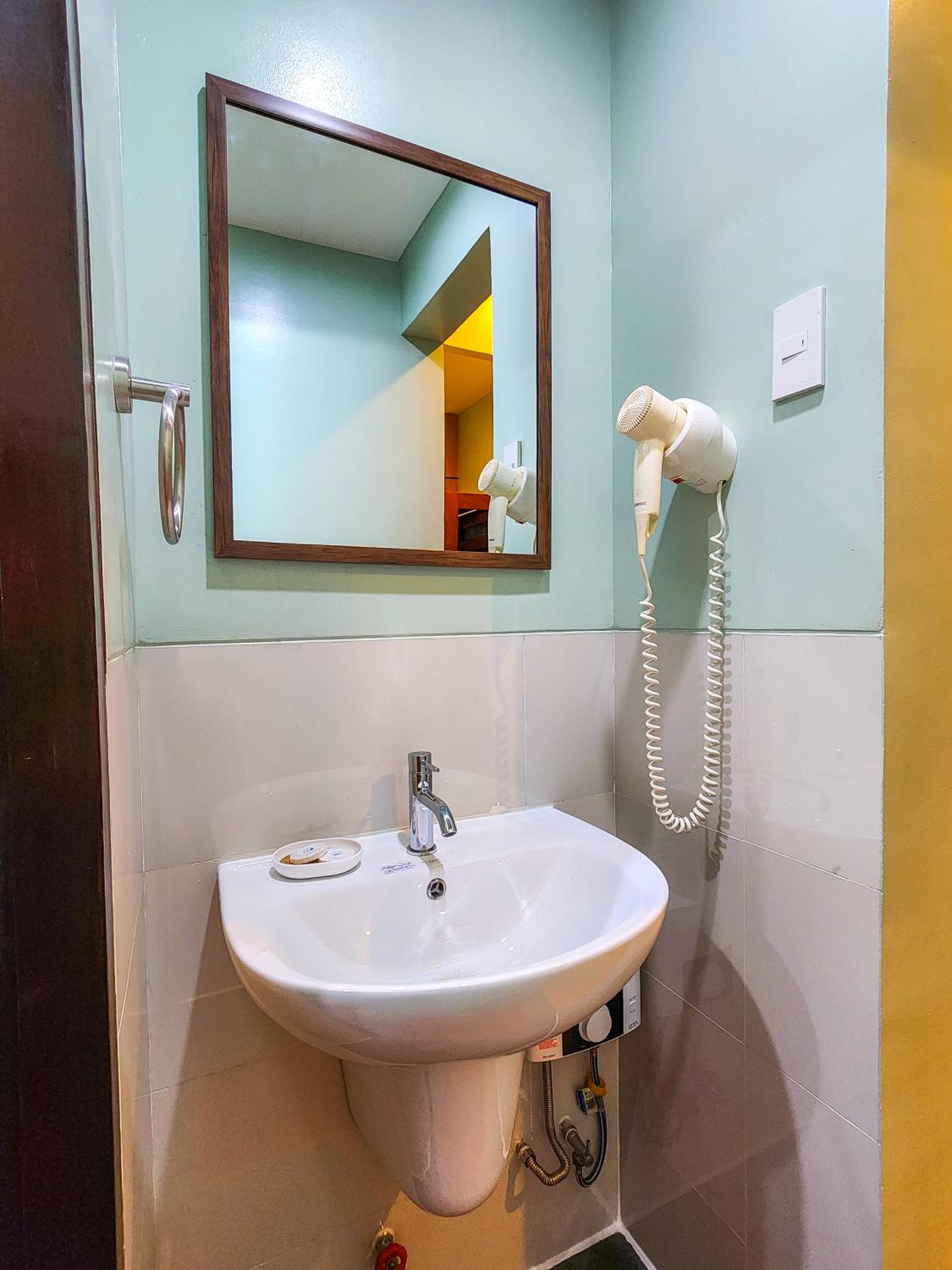 Standard Quadruple Room - Photo 13