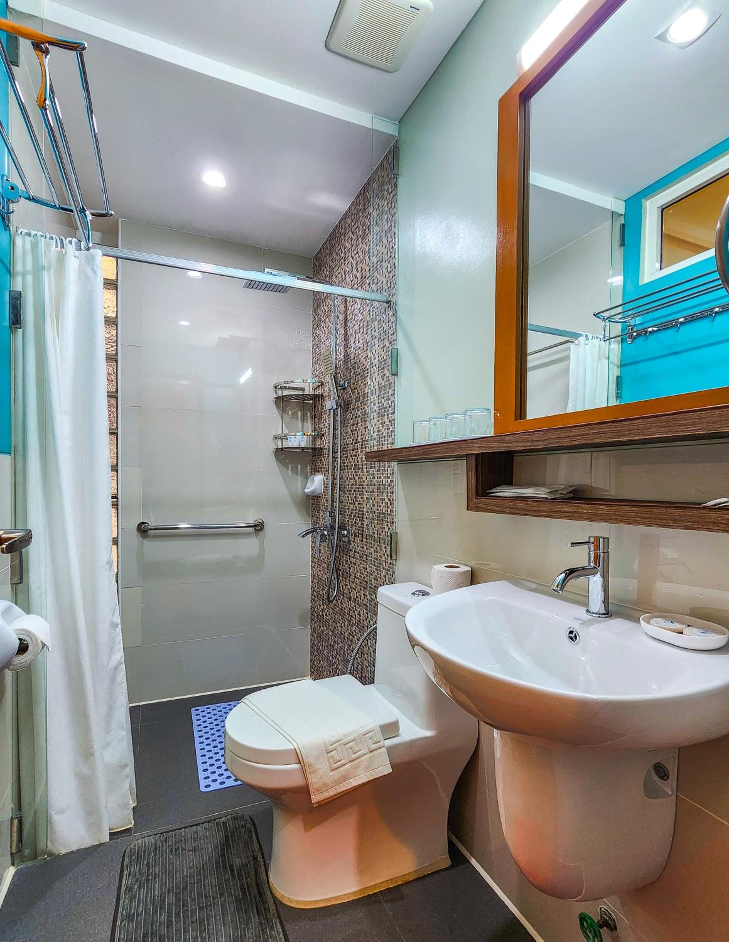 Standard Quadruple Room - Photo 9