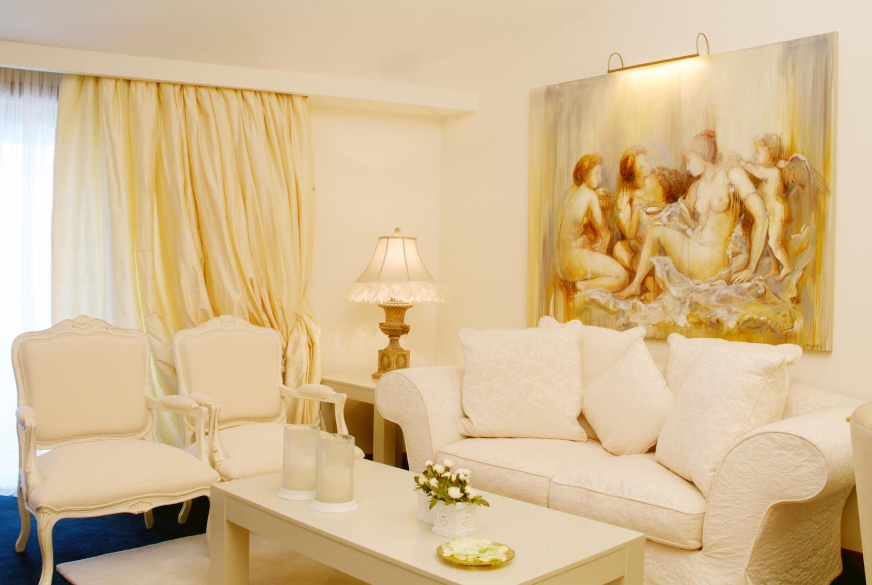 Suite - Photo 17