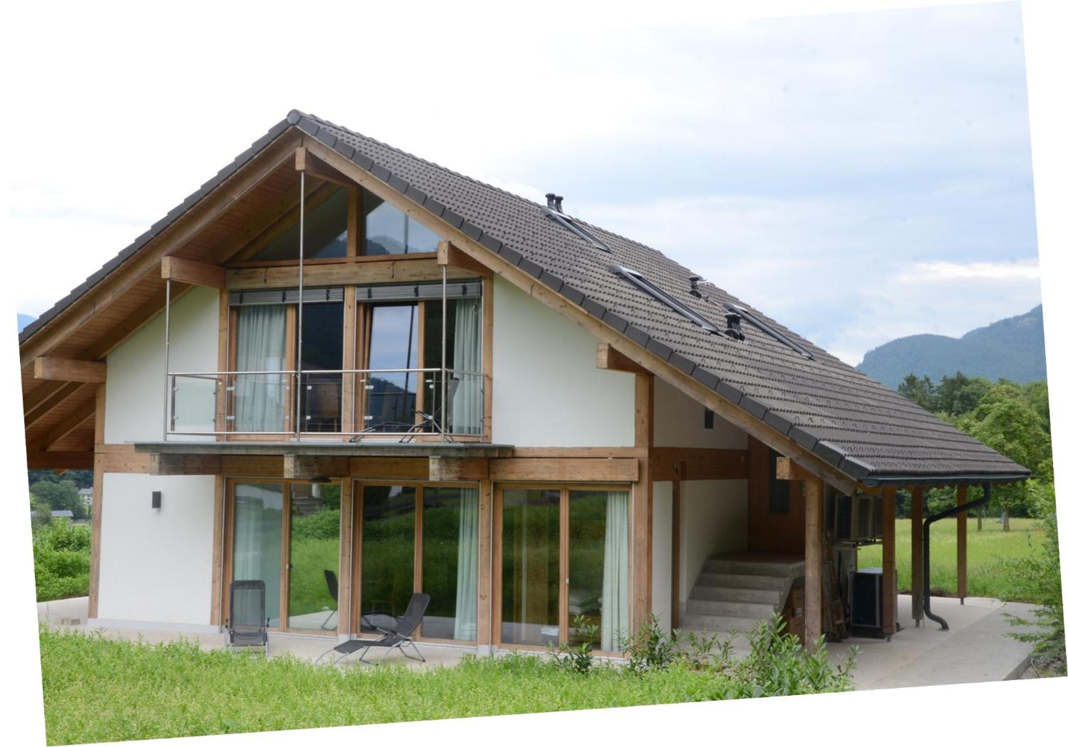 Eight-Bedroom House photo 3