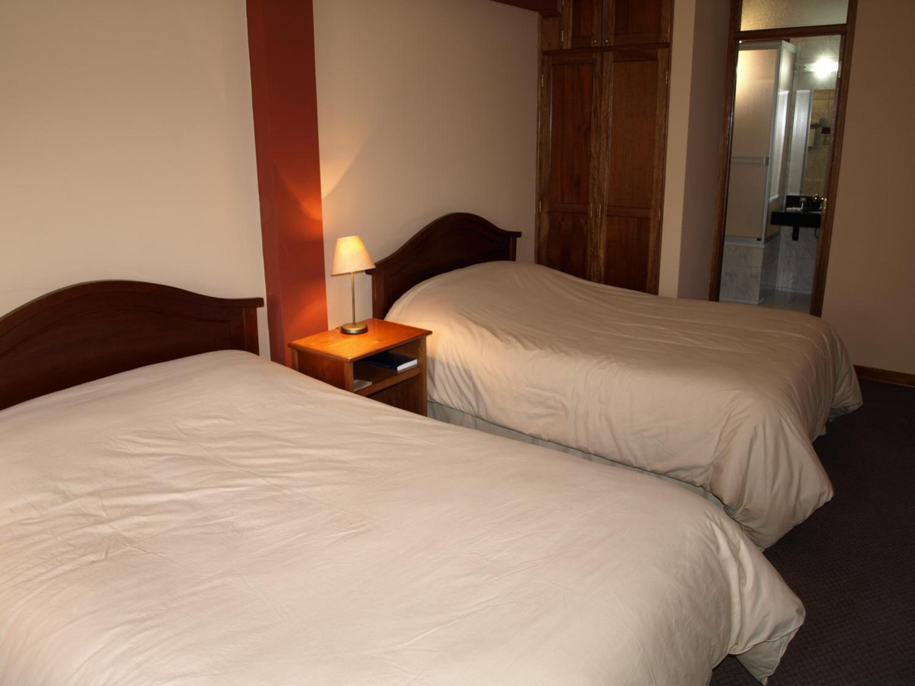 Twin Room - Photo 9