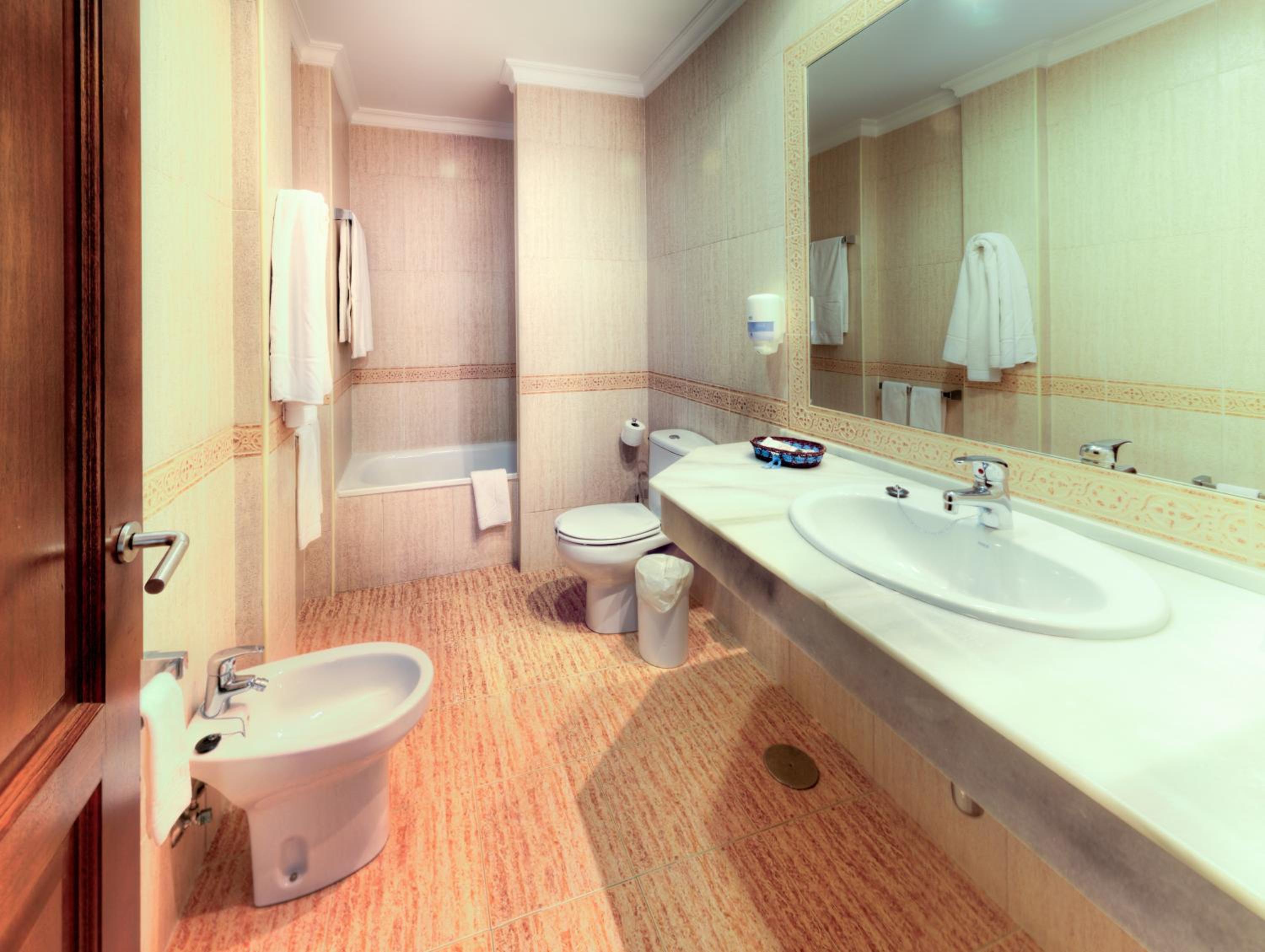 Double or Twin Room with Pool View photo 3