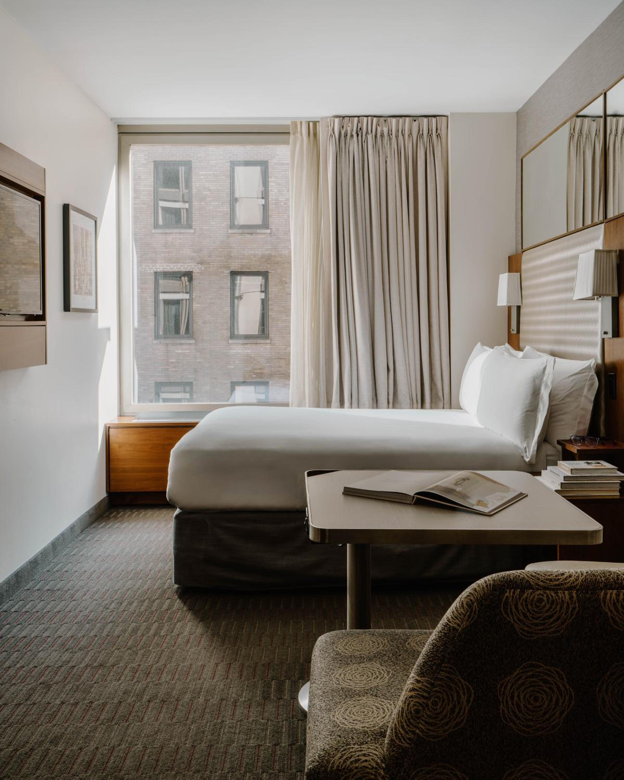 Room with Queen Bed