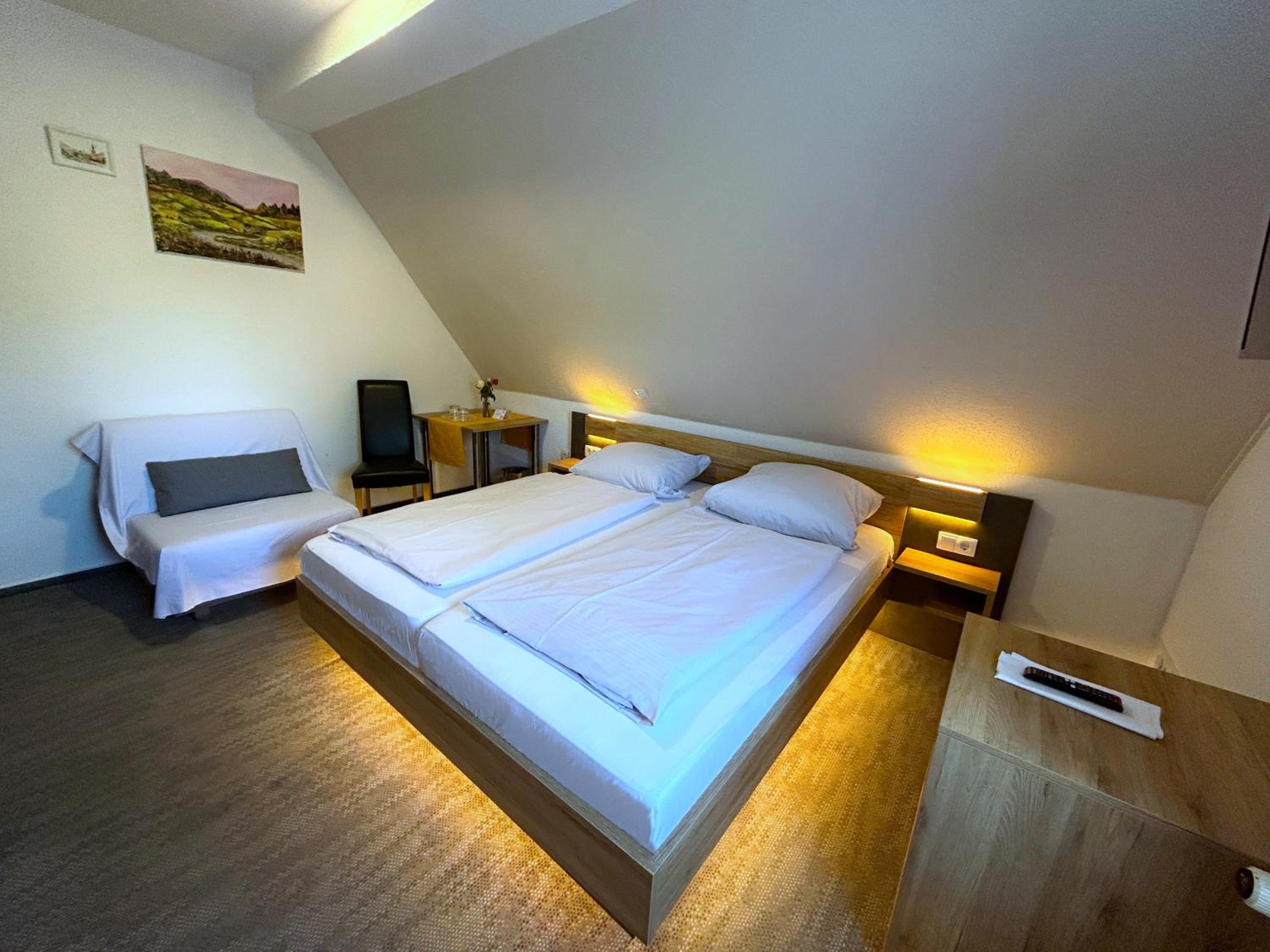Triple Room with Private Bathroom photo 1