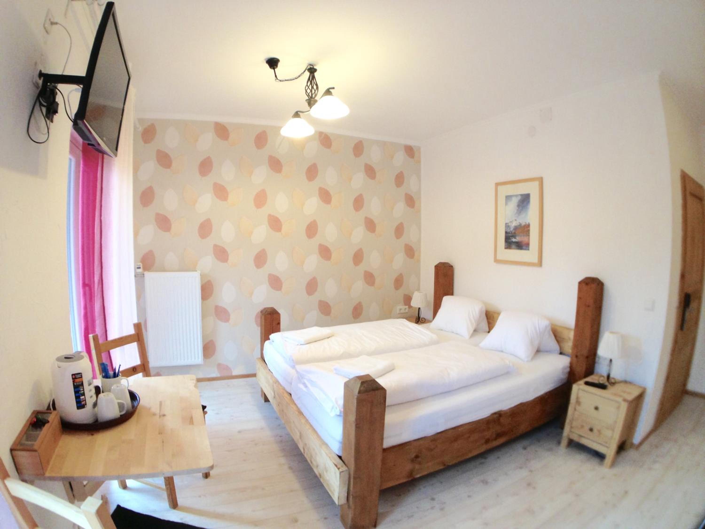 Small Double Room with Extra Bed - Photo 3