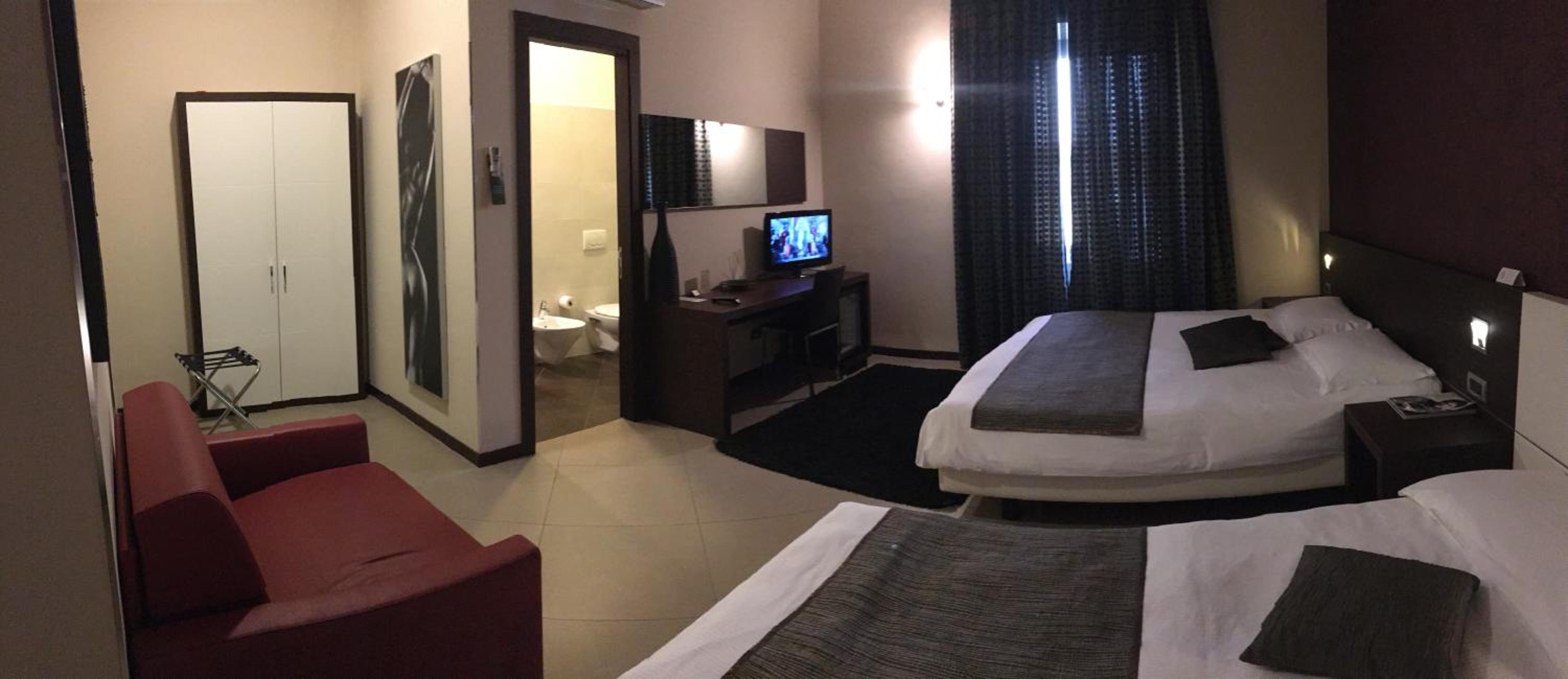 Deluxe Double Room with Balcony - Photo 2
