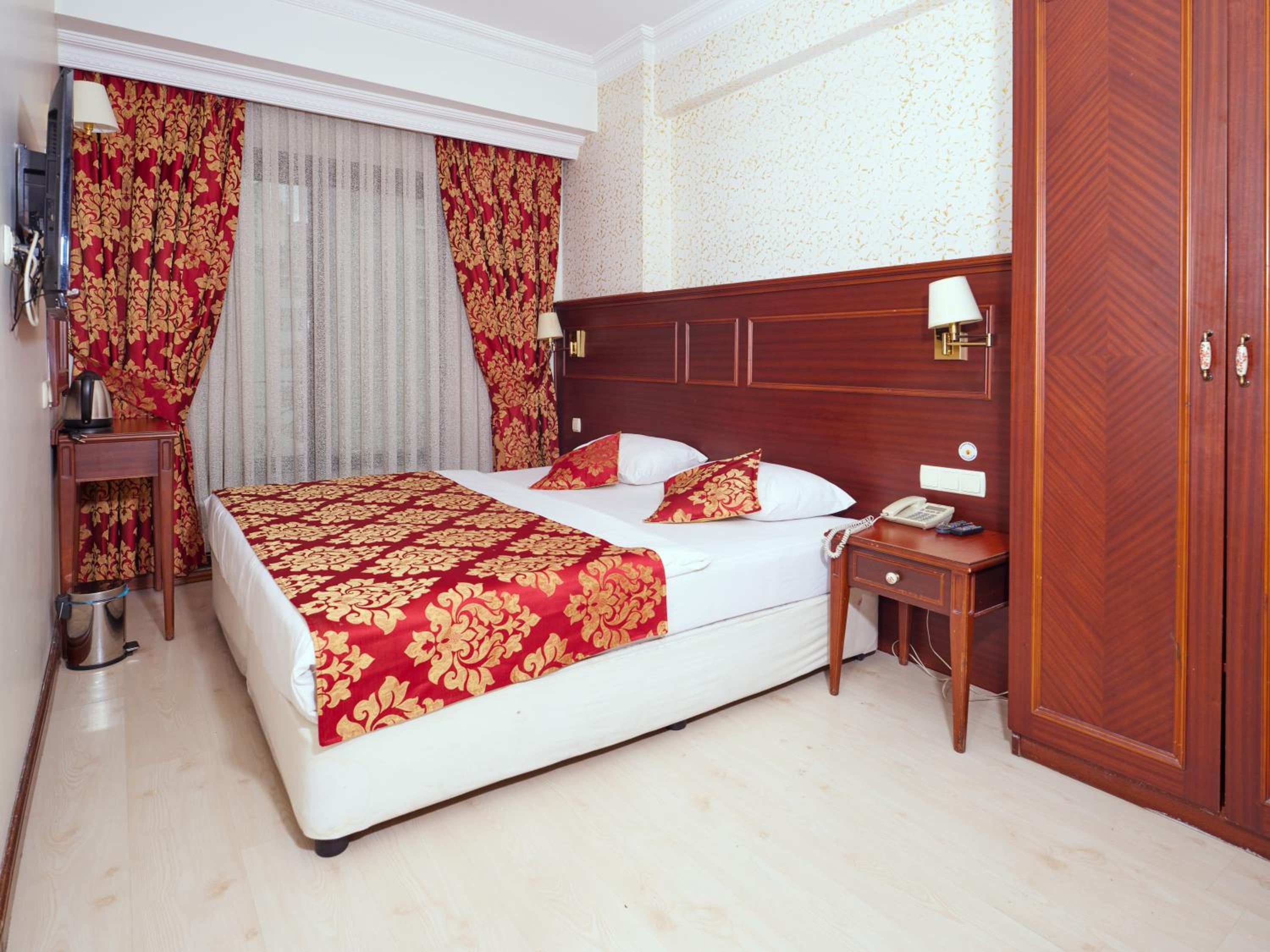 Standard Double or Twin Room photo 1
