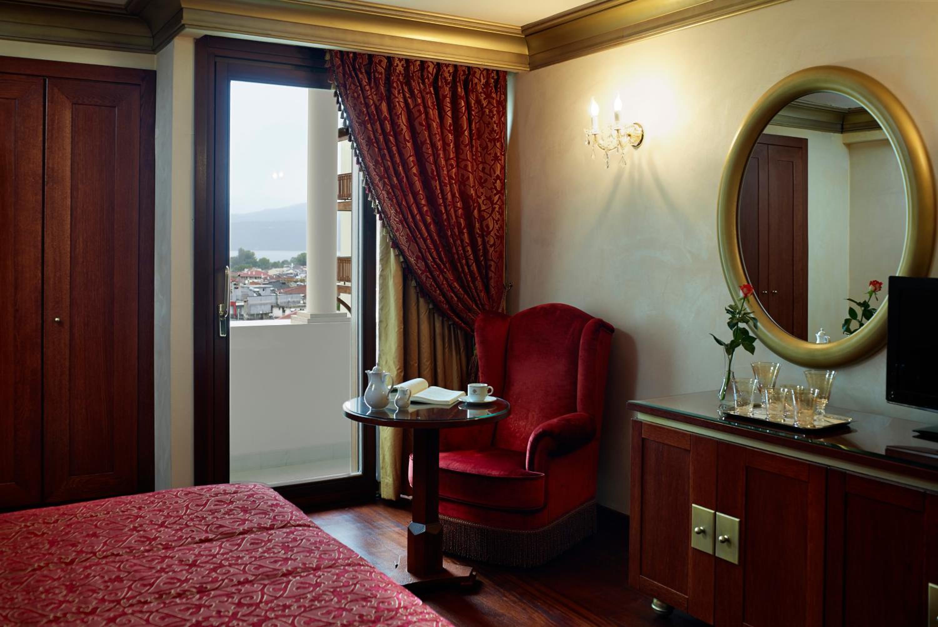 Executive Suite - Photo 1