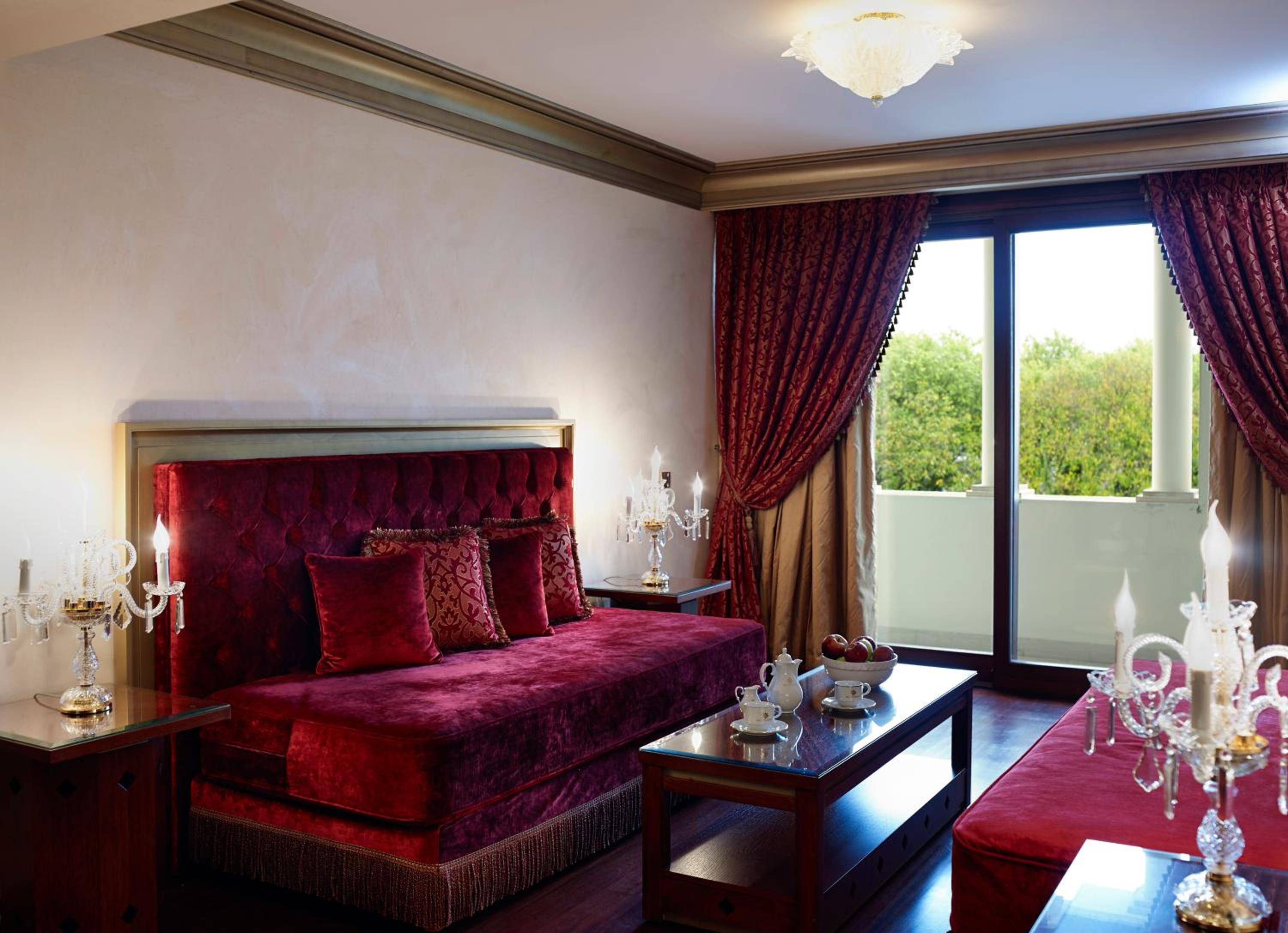 Executive Suite - Photo 2