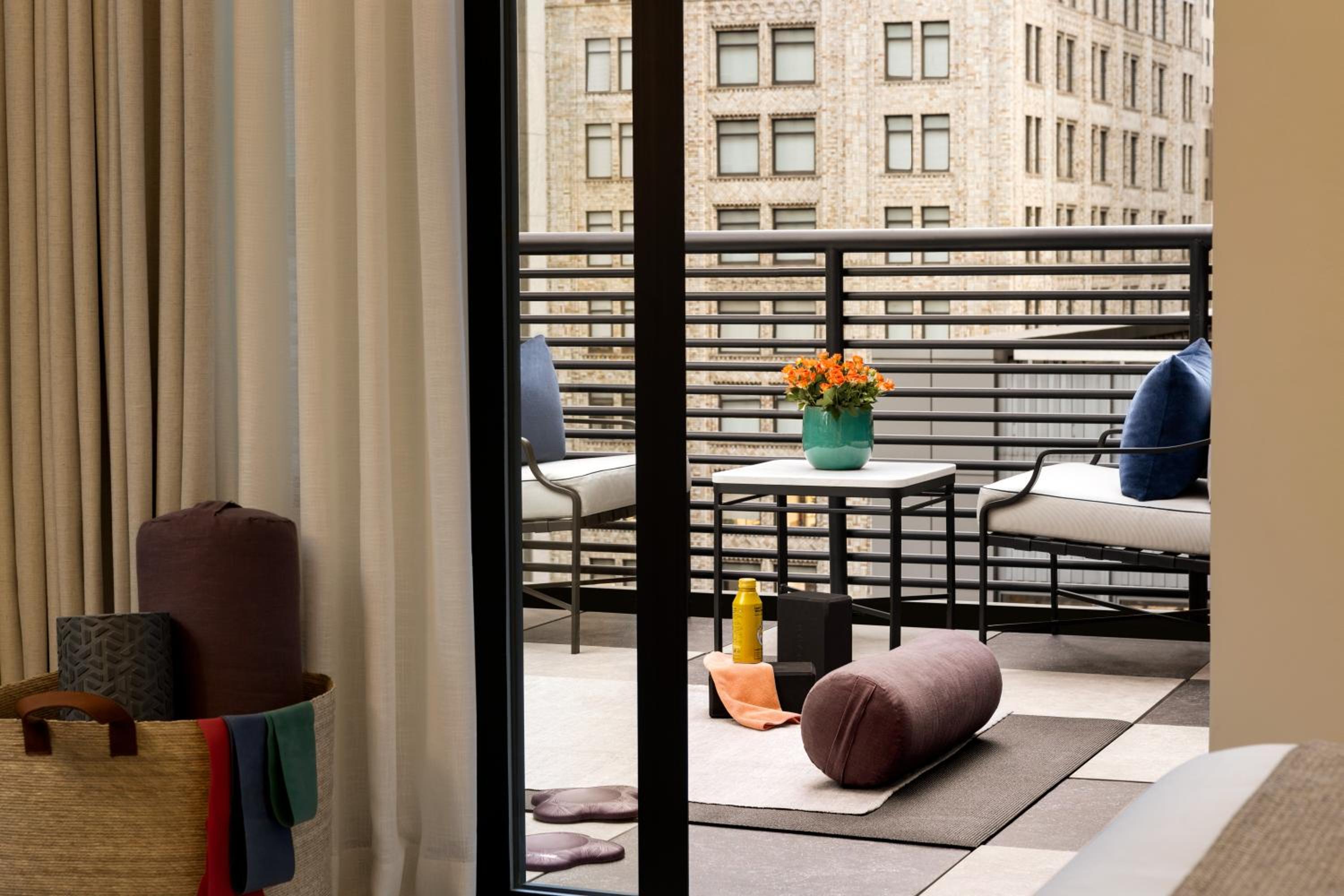 Deluxe Queen Room with Terrace