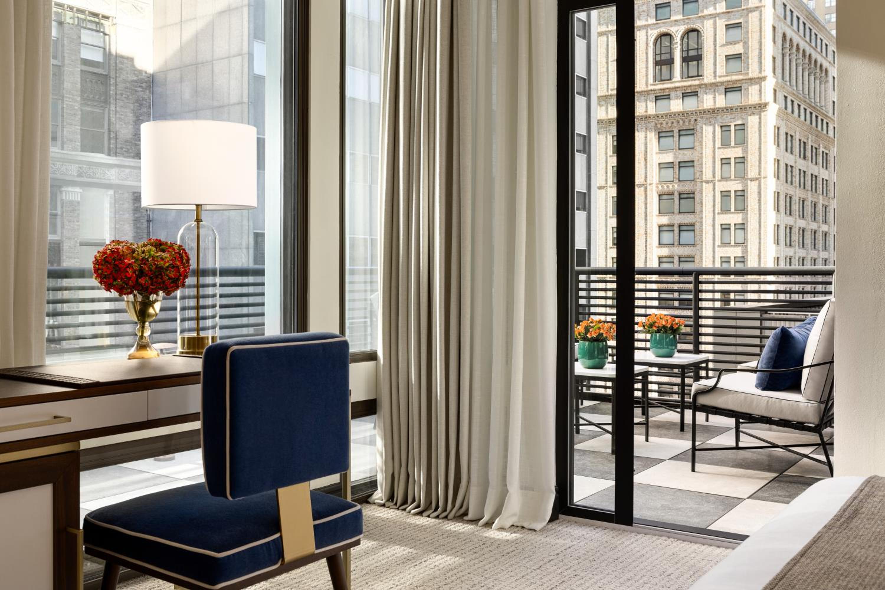 Deluxe Queen Room with Terrace