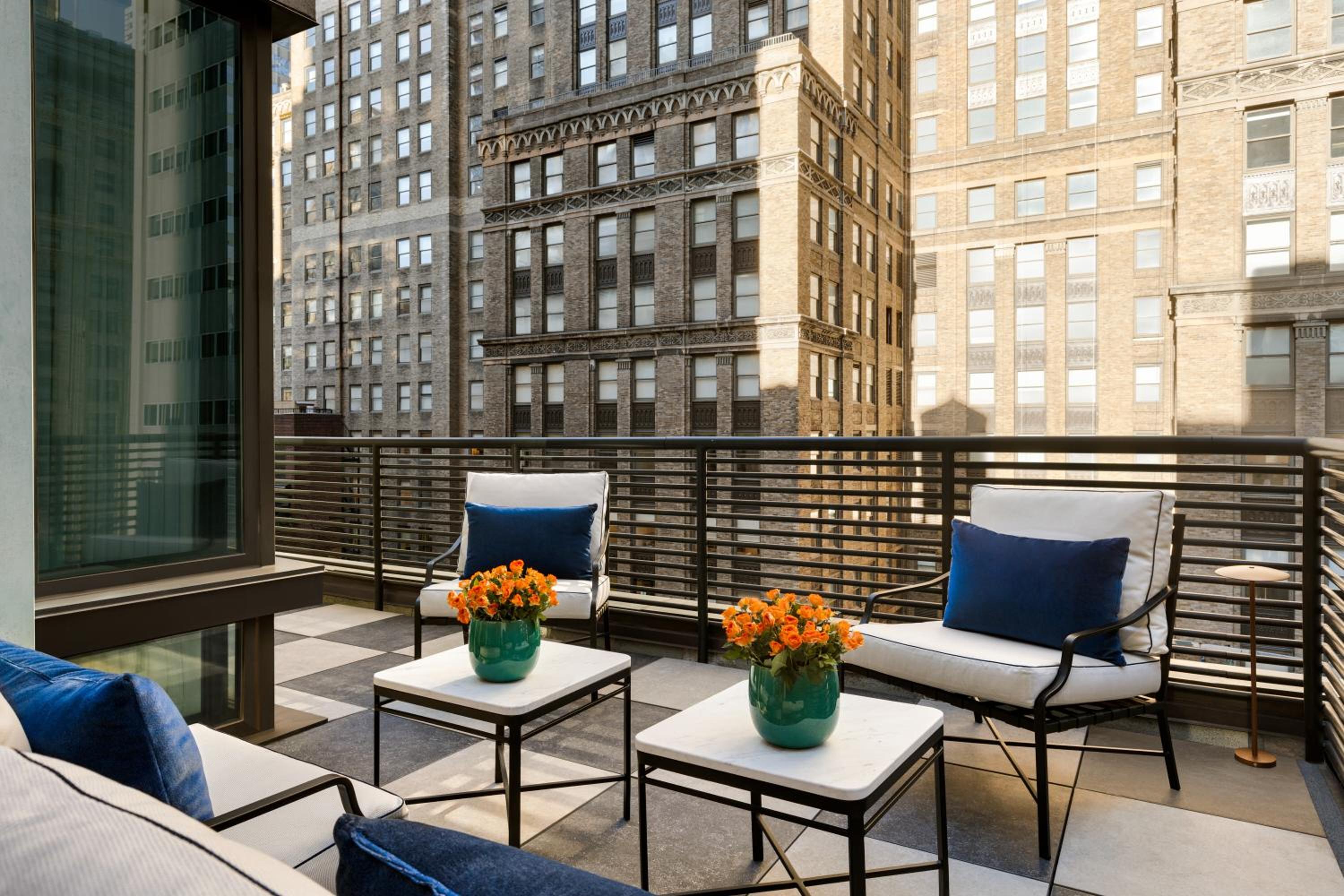 Deluxe Queen Room with Terrace