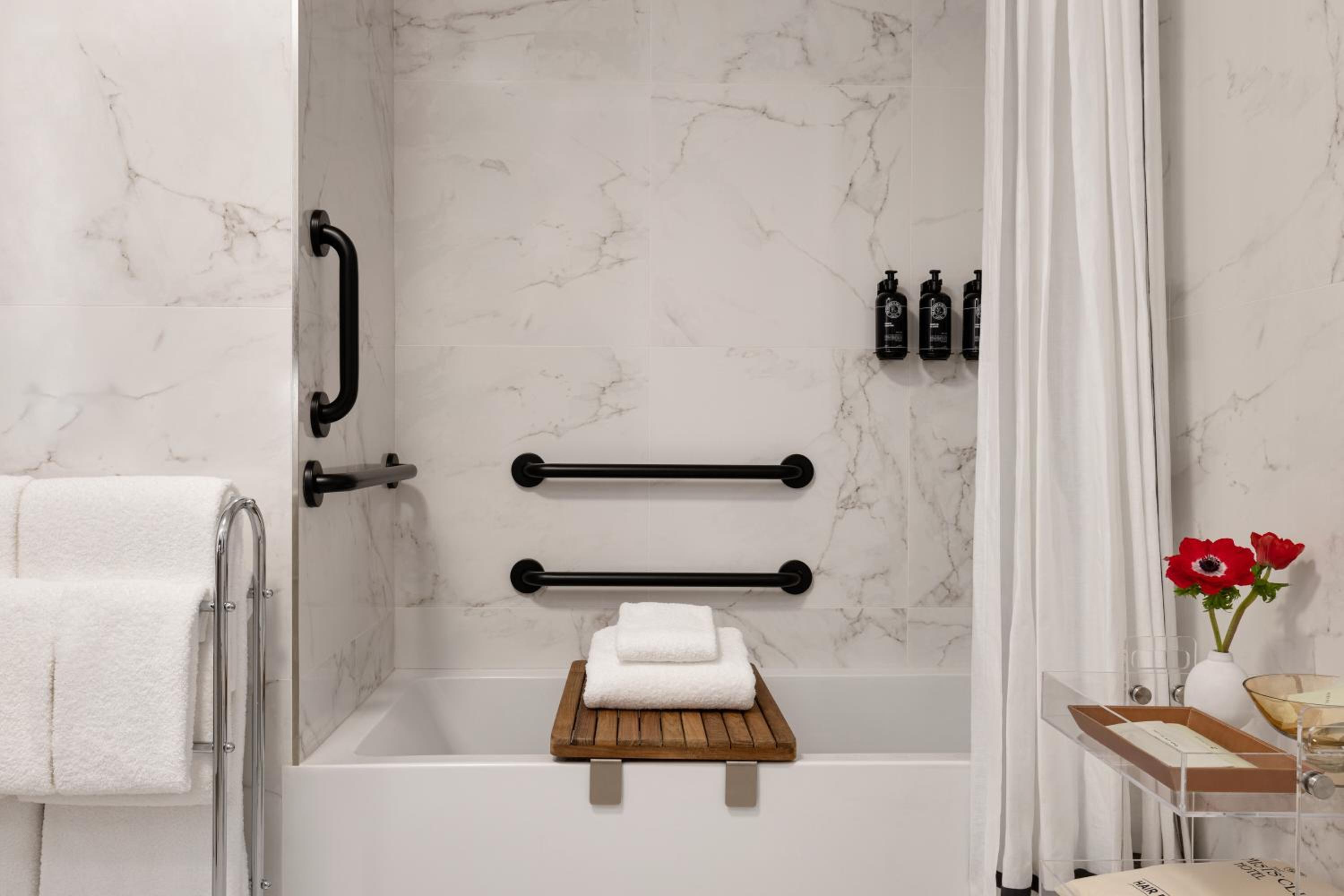 King Room - Disability Access with Tub thumbnail 5