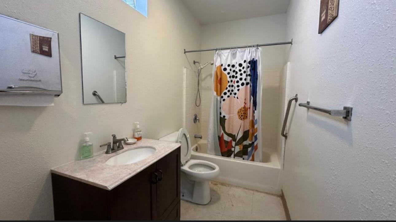 Family Room with Private Bathroom photo 1