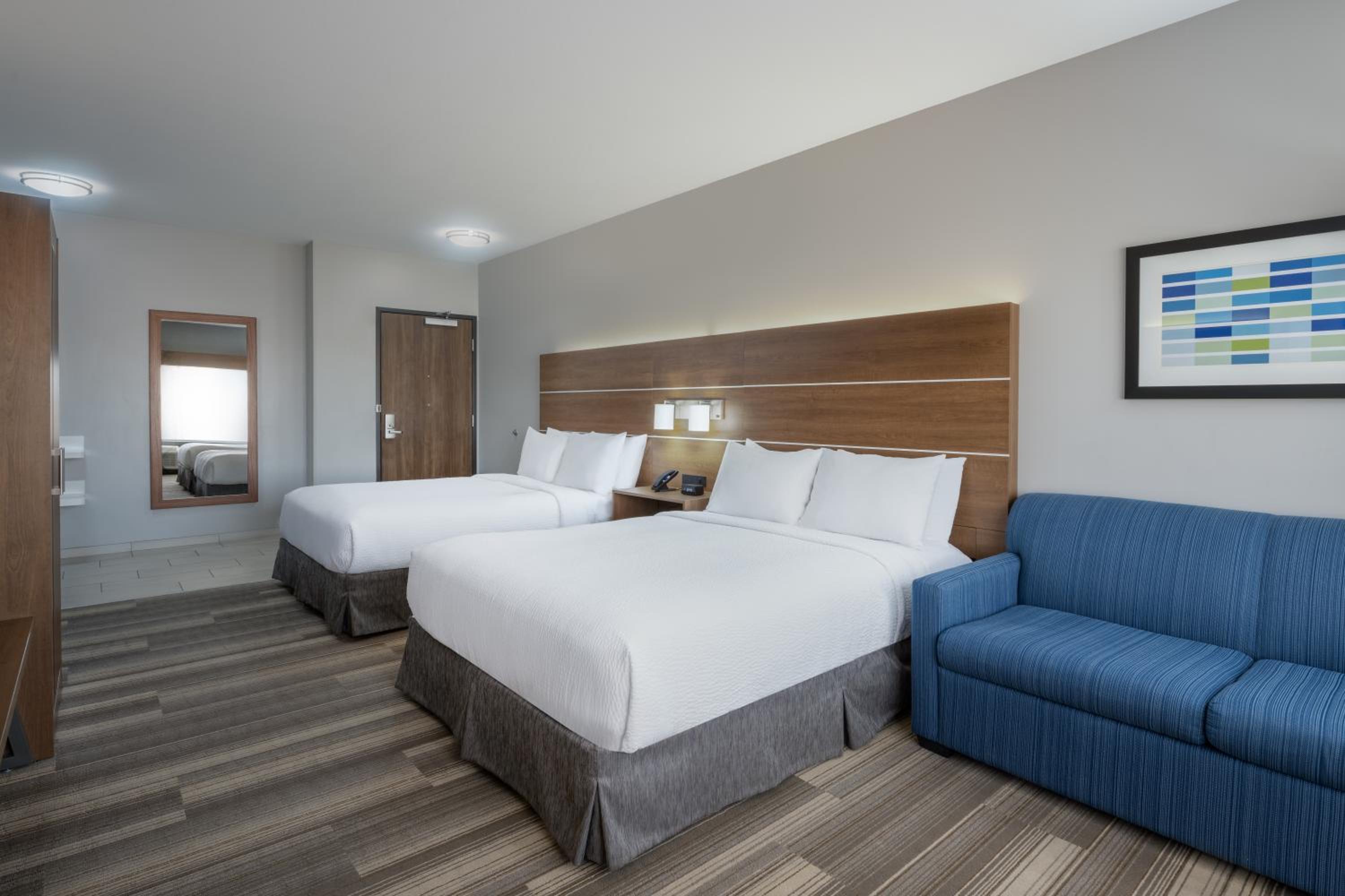 Suite with Two Queen Beds and Roll-in Shower - Communications Access - Photo 7