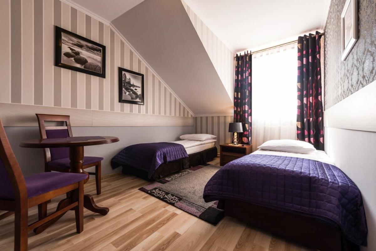 Twin Room with Private Bathroom photo 1