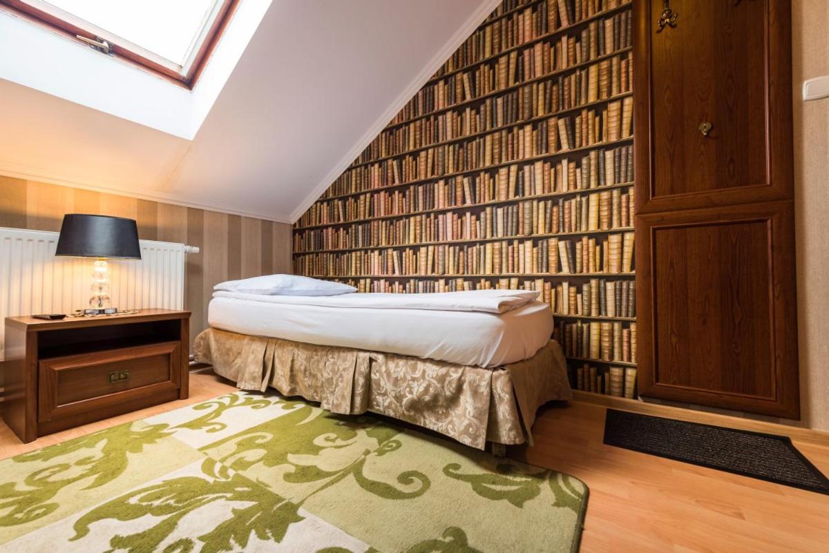 Single Room with Bathroom photo 1