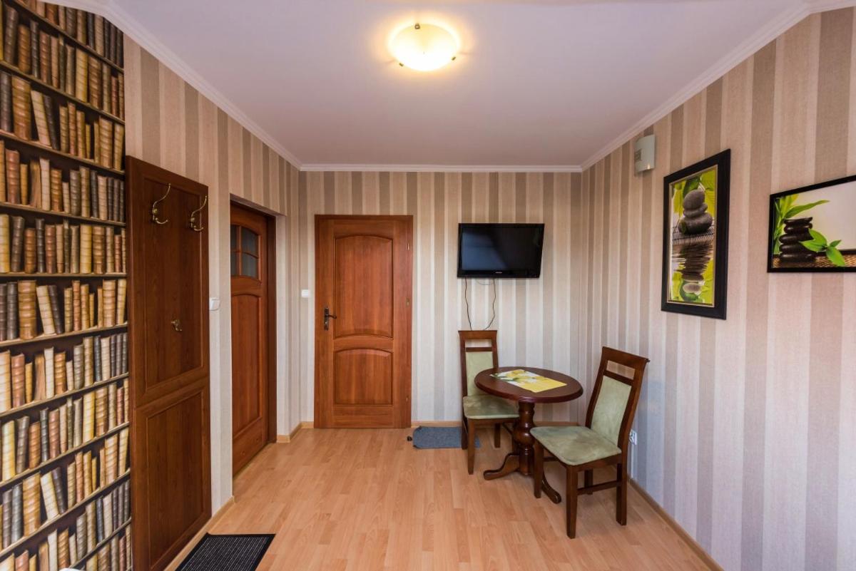 Single Room with Bathroom photo 3