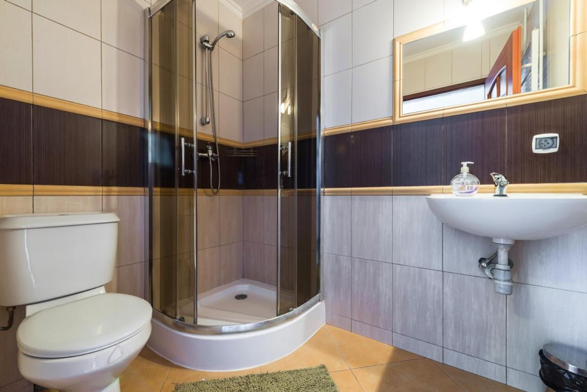 Single Room with Bathroom photo 2