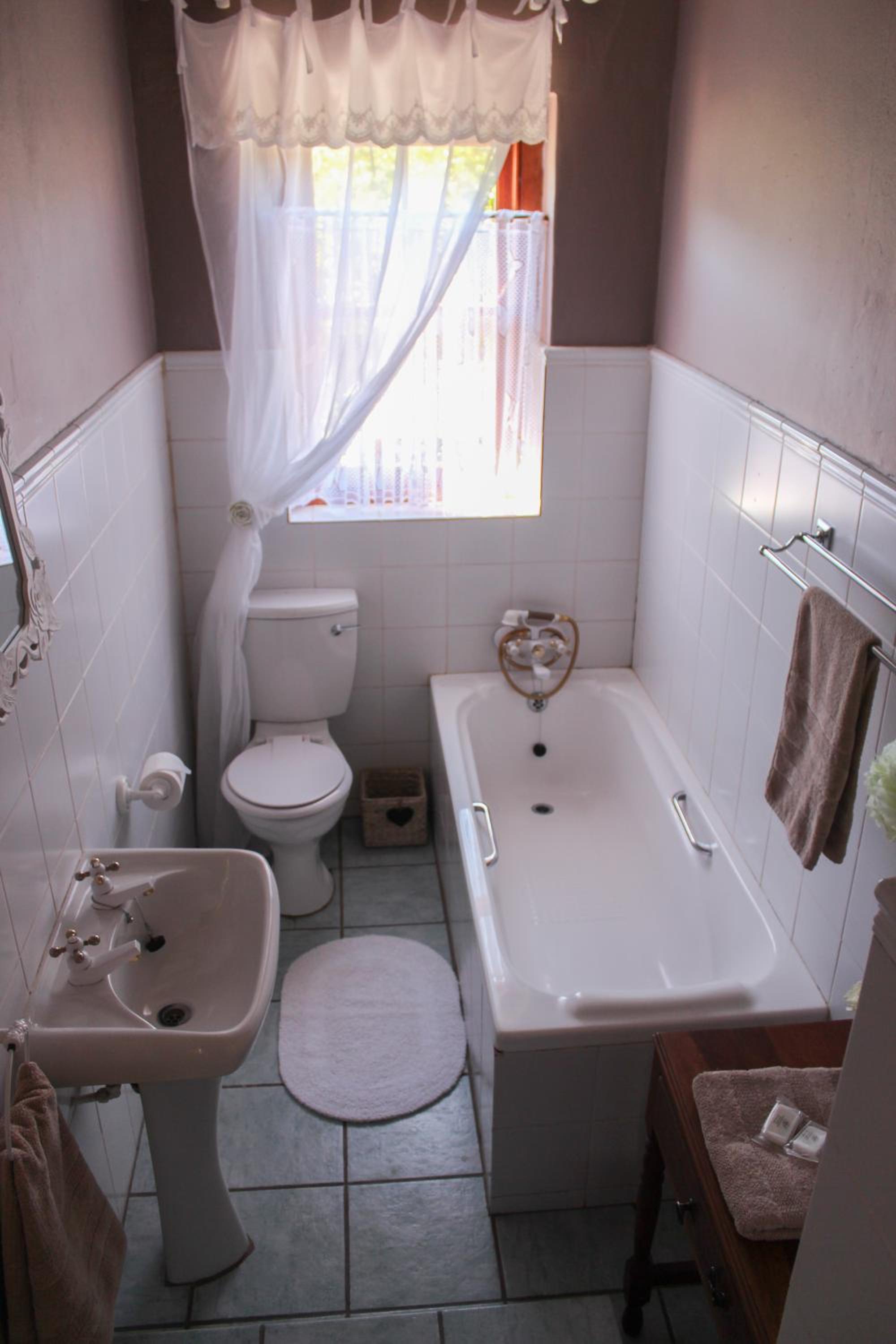 Double Room with Private Bathroom - Photo 5