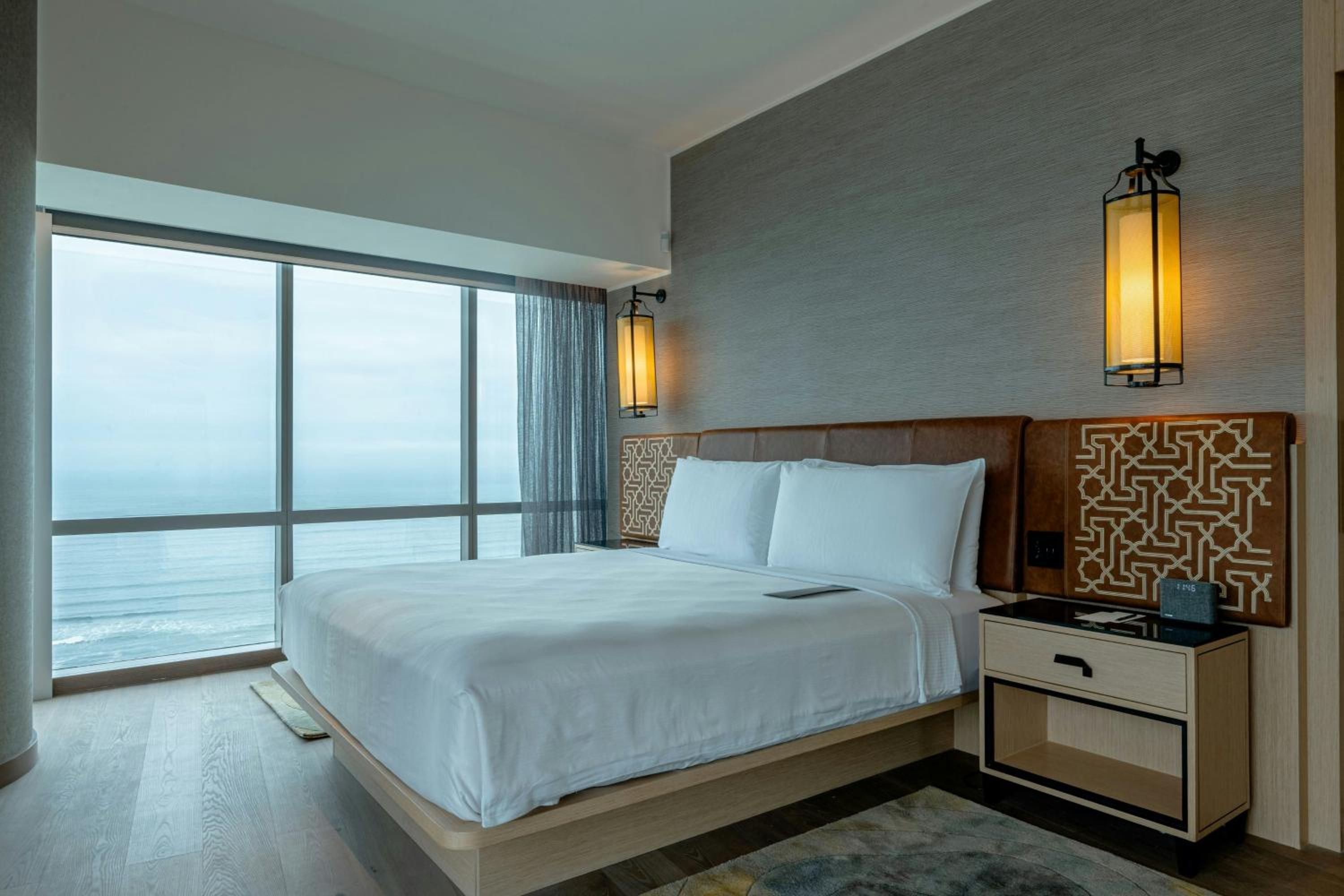 Master King Suite - Concierge Lounge Access - Photo 1