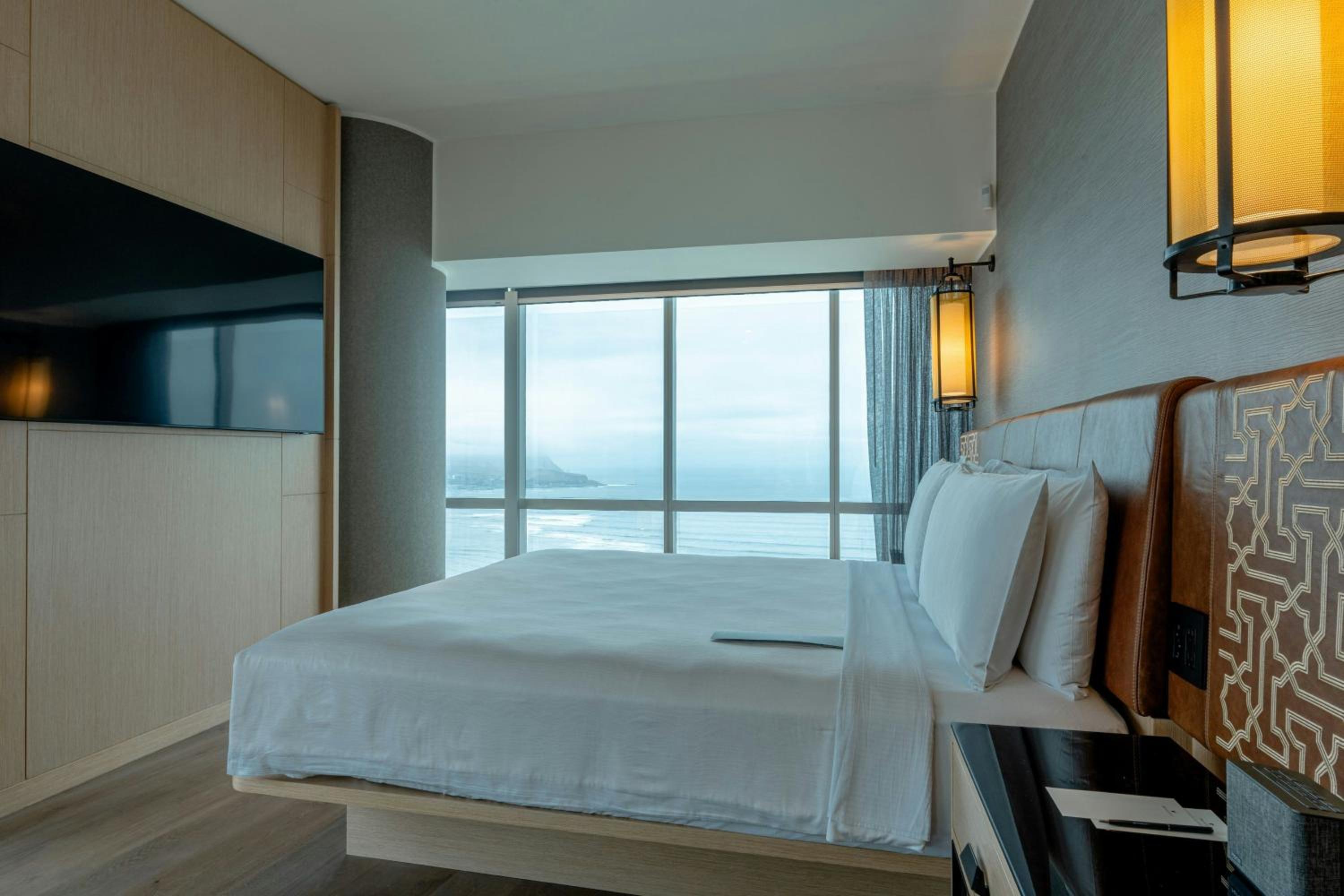 Master King Suite - Concierge Lounge Access - Photo 2