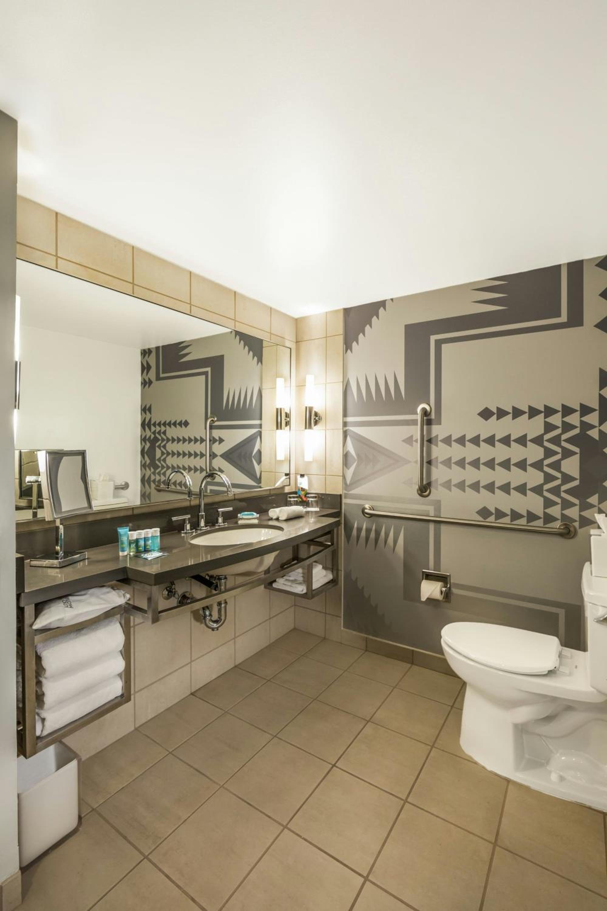 Wonderful, Guest room, 2 Double (Mobility Accessible w/ Tub) - Photo 4