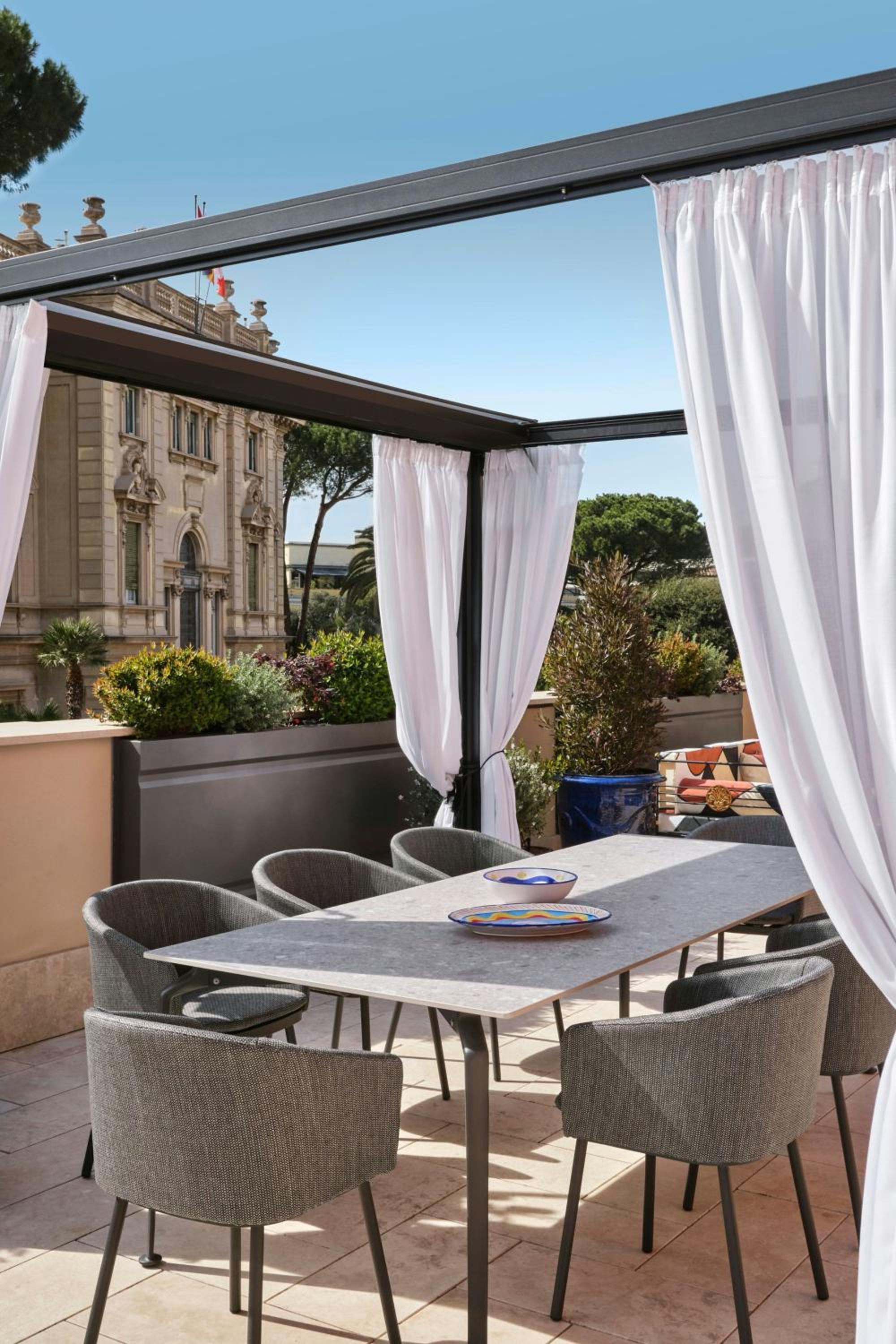 Penthouse One Bedroom King Suite with Roof Top Terrace