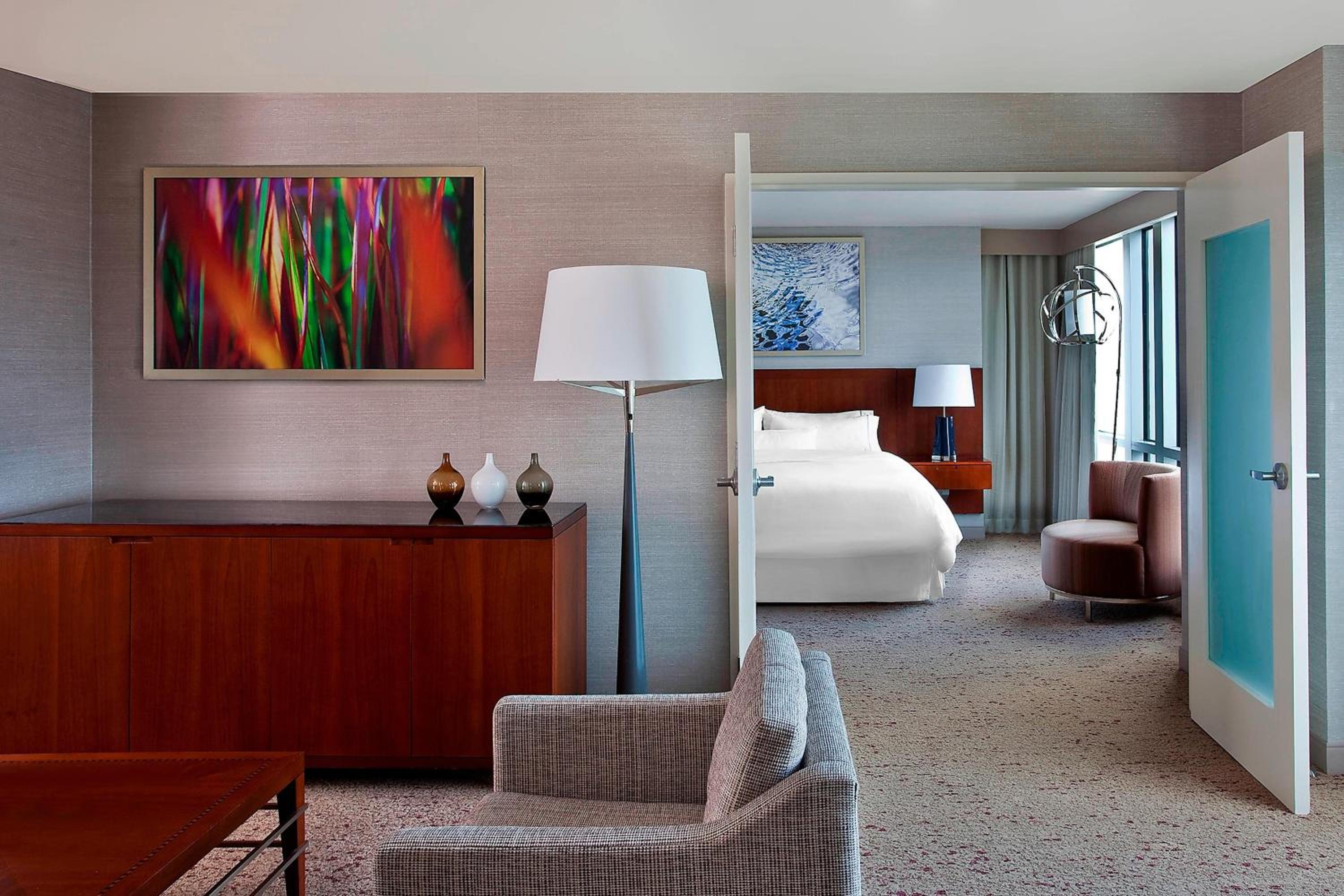 1 Bedroom Executive Suite, City view, Corner room - Photo 4