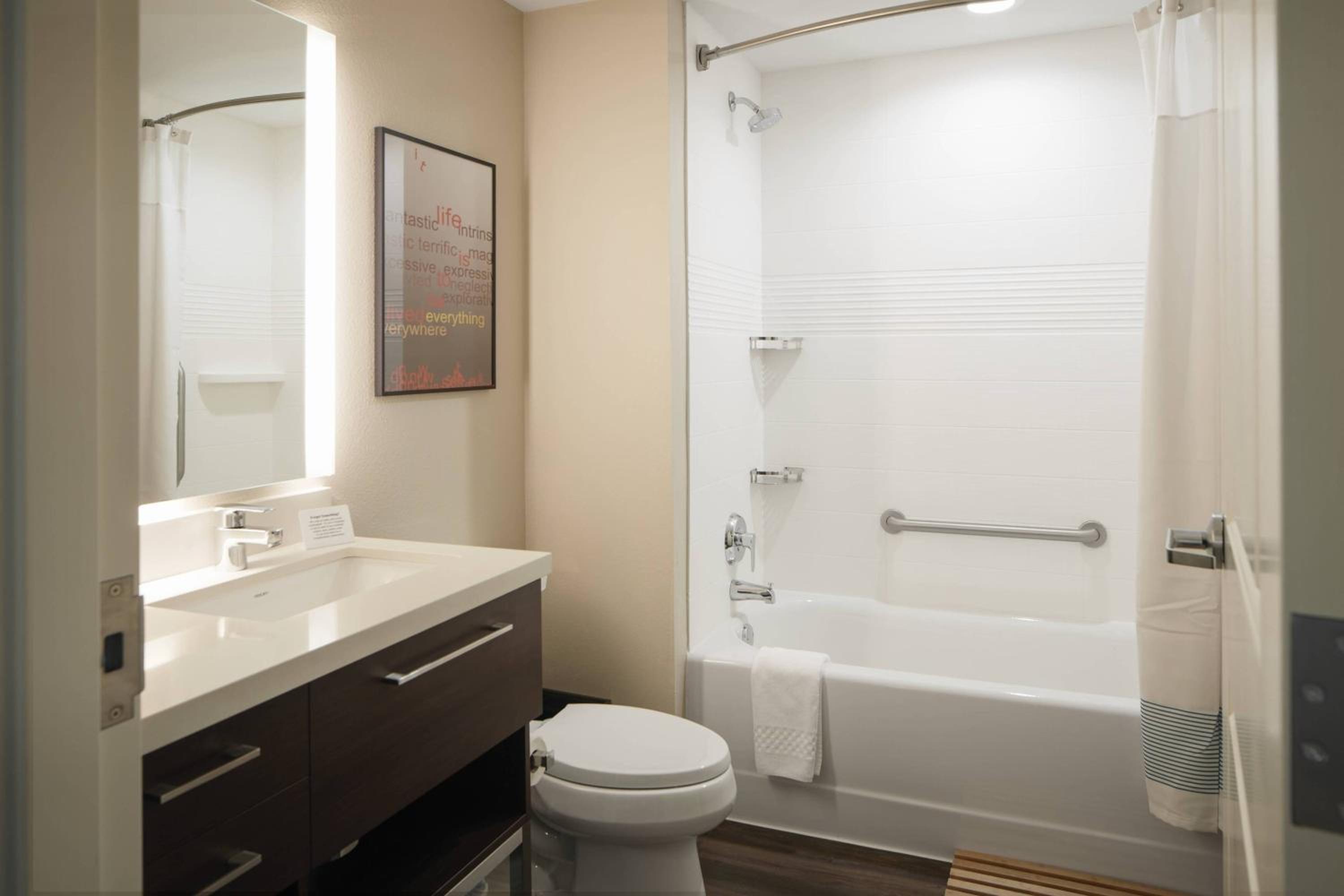 Studio with Two Queen Beds and Roll-In Shower - Mobility Accessible