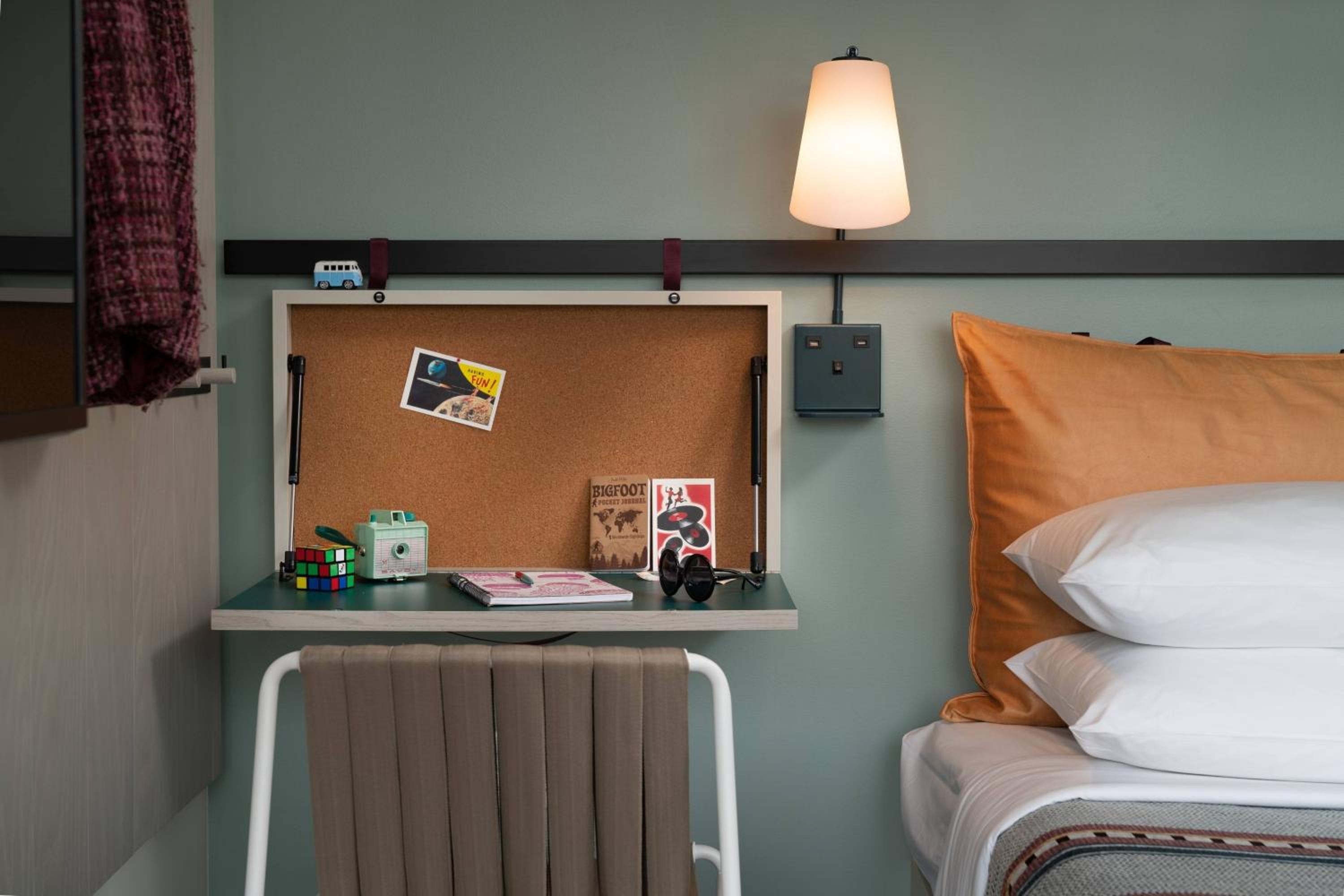 Cozy Queen - 175 sq. Feet, Guest room, 1 Queen (Hearing Accessible) - Photo 3