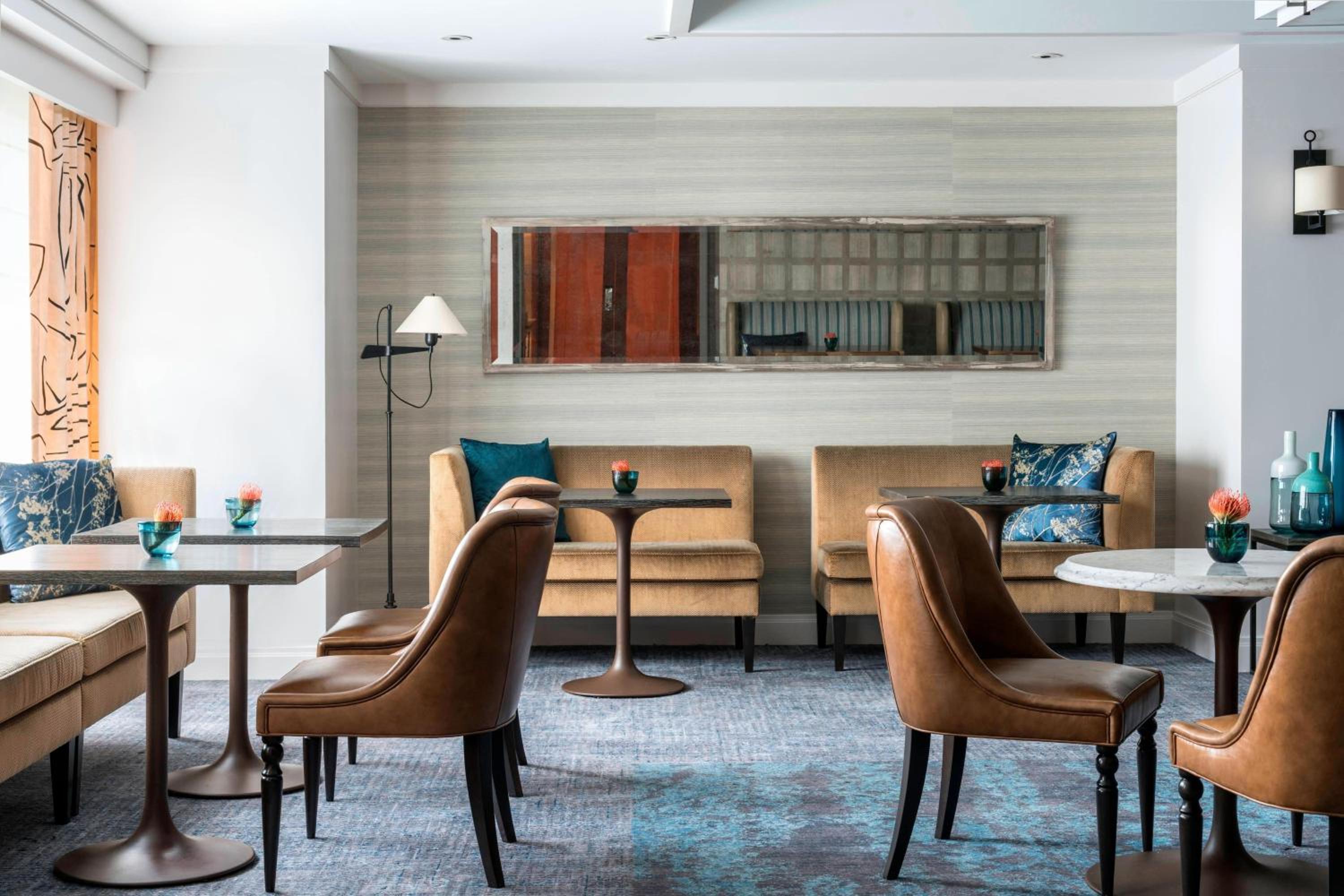 King Room - Club Lounge Access/Mobility Accessible with Tub - Photo 8