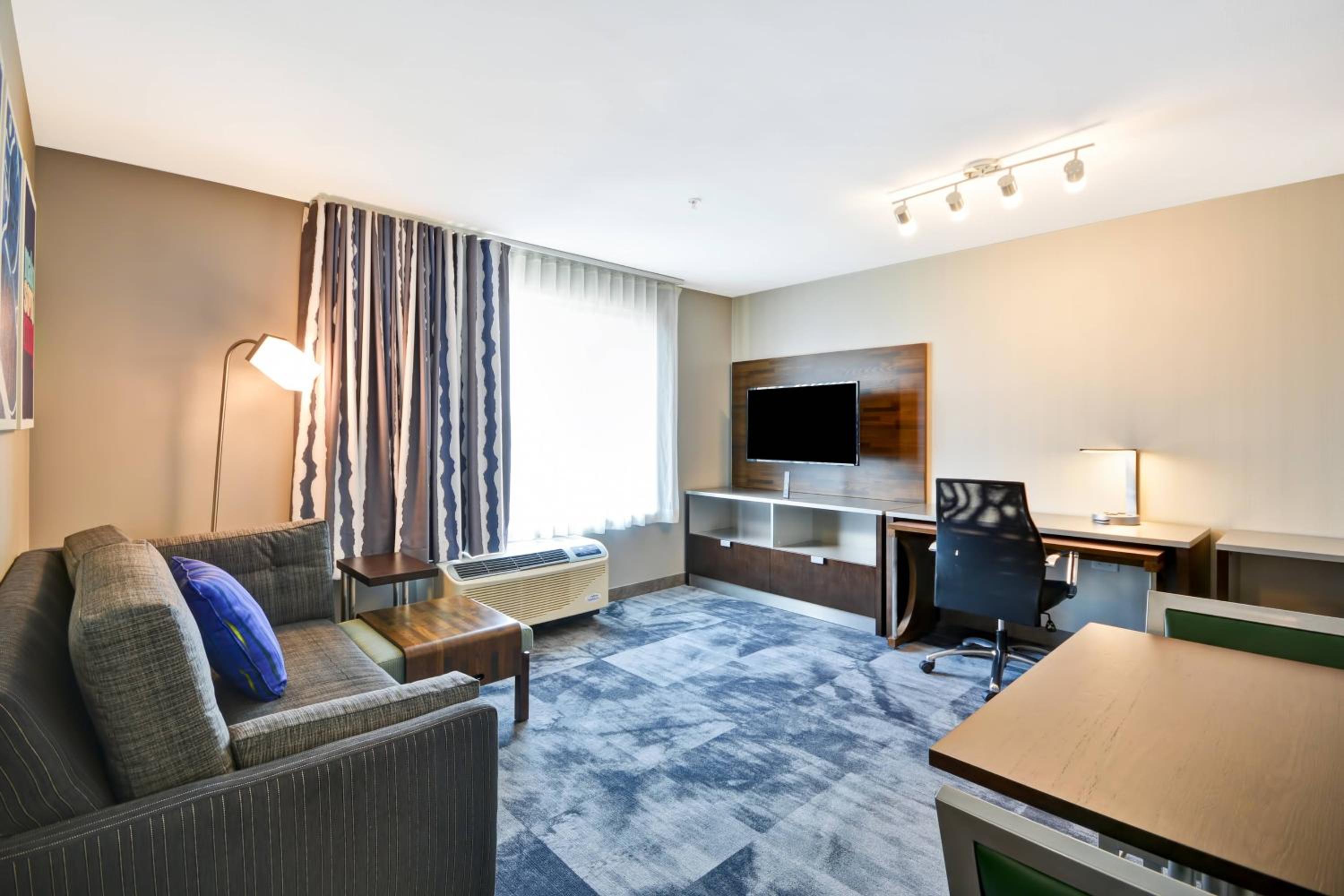 Two-Bedroom Suite with Adapted Tub - Mobility and Hearing Accessible