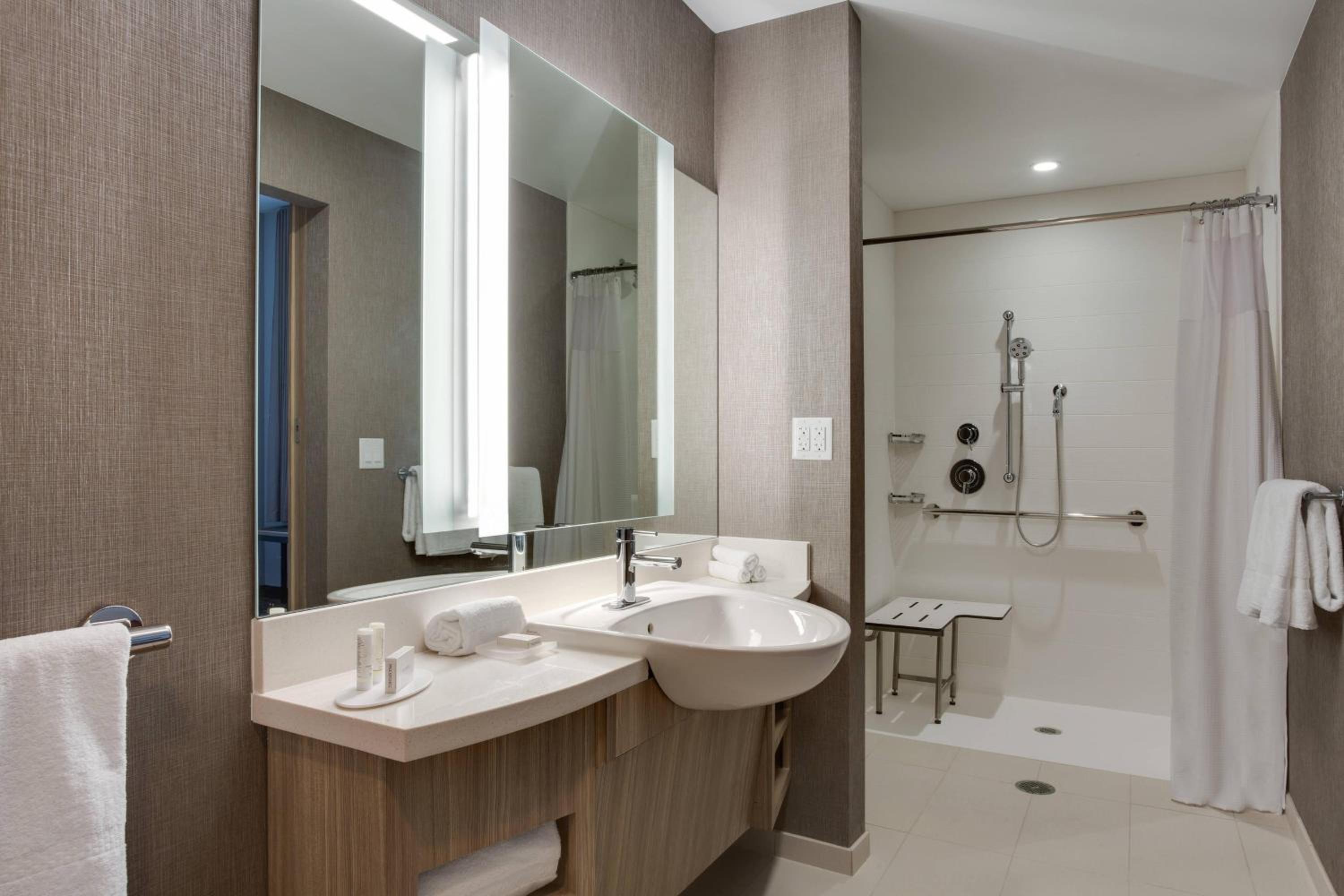 Queen Suite with Two Queen Beds and Trundle Sofa - Photo 6