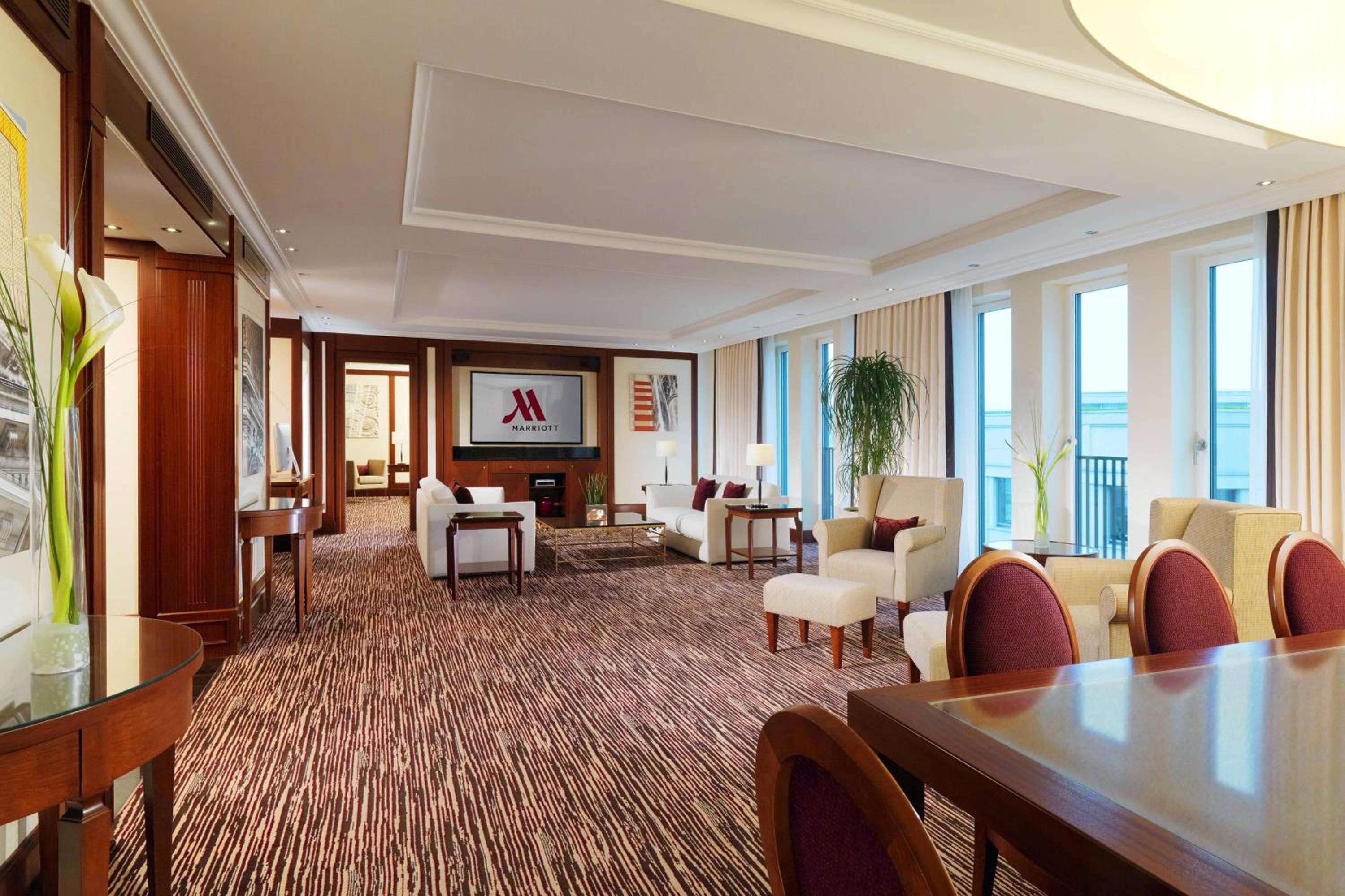 One-Bedroom Capital Suite with Executive Lounge Access