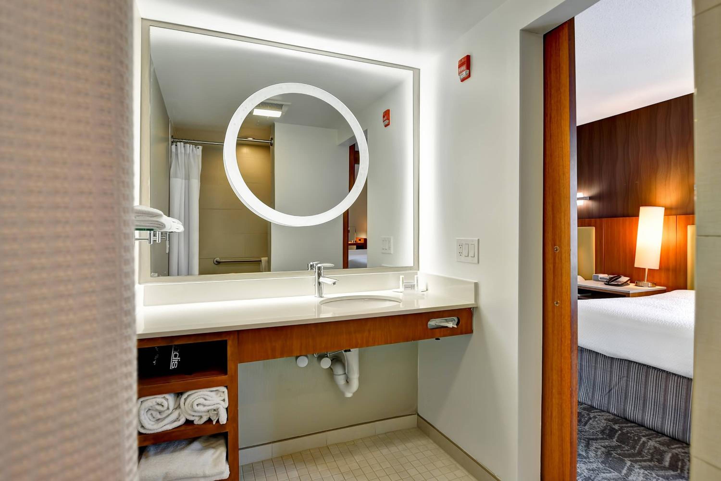 Queen Suite with Two Queen Beds and Trundle Sofa - Photo 4