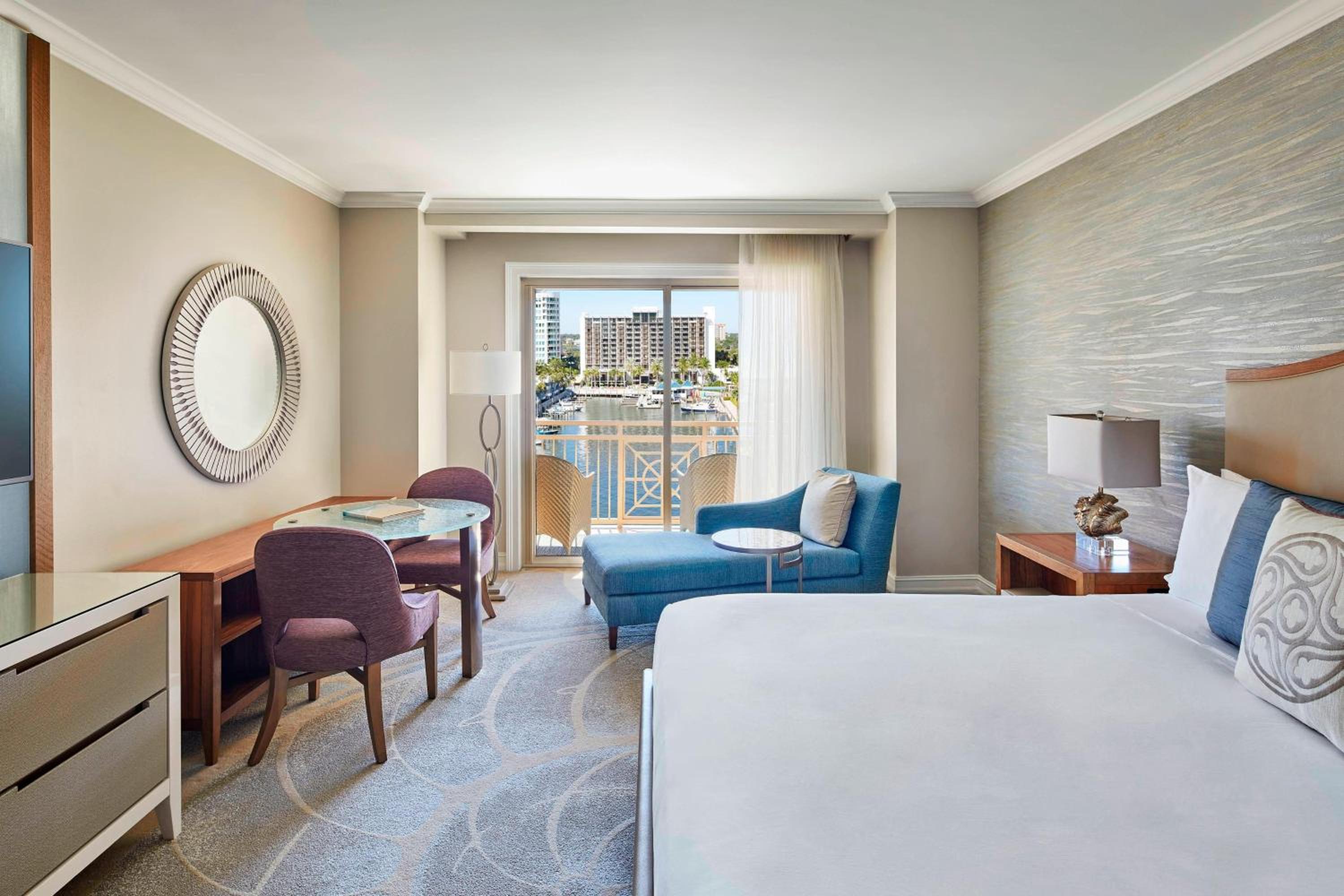 King Room with Balcony and Marina View - Hearing Accessible - Photo 2