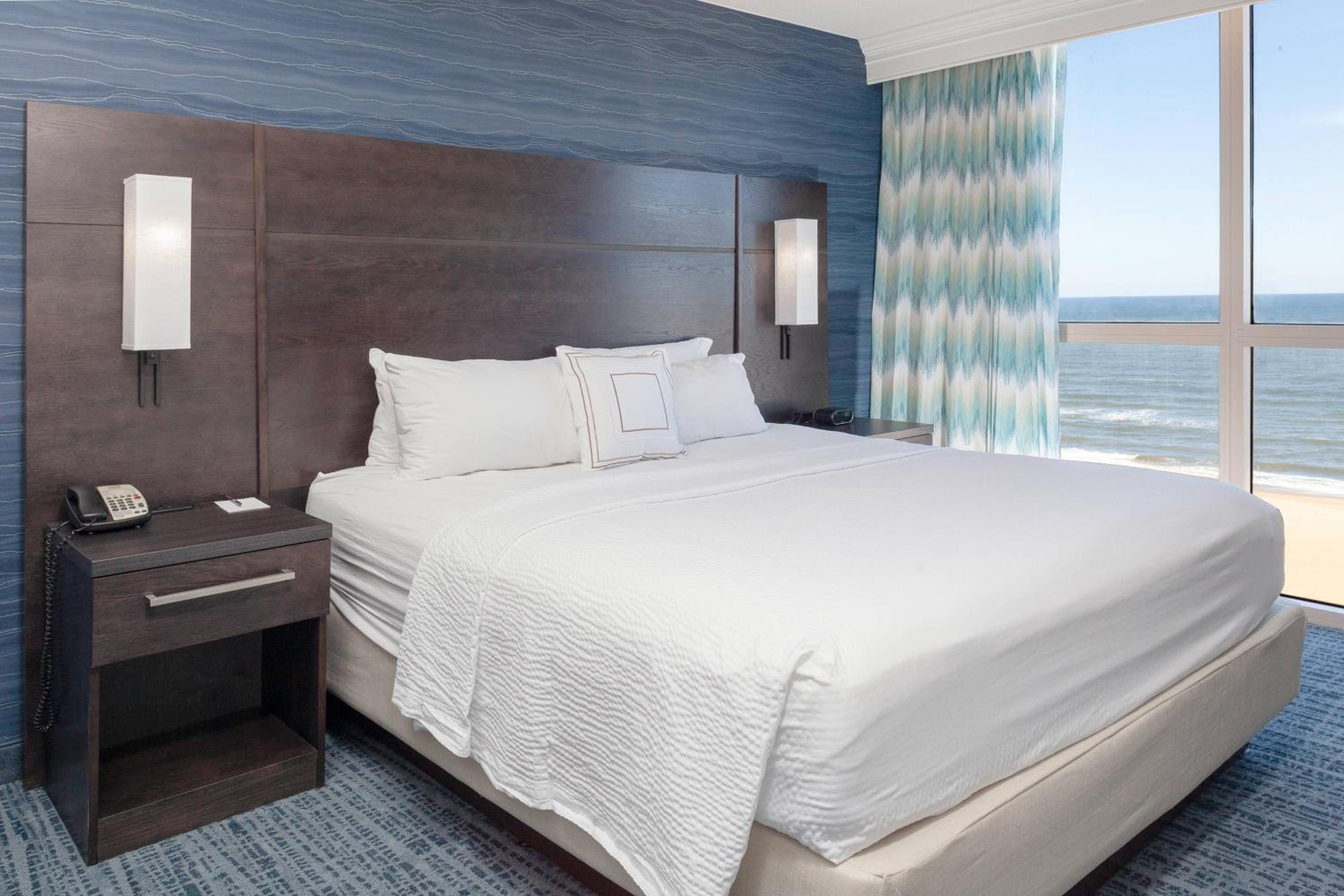 One-Bedroom Oceanfront Residential King Suite with Sofa Bed - Hearing Accessible photo 2