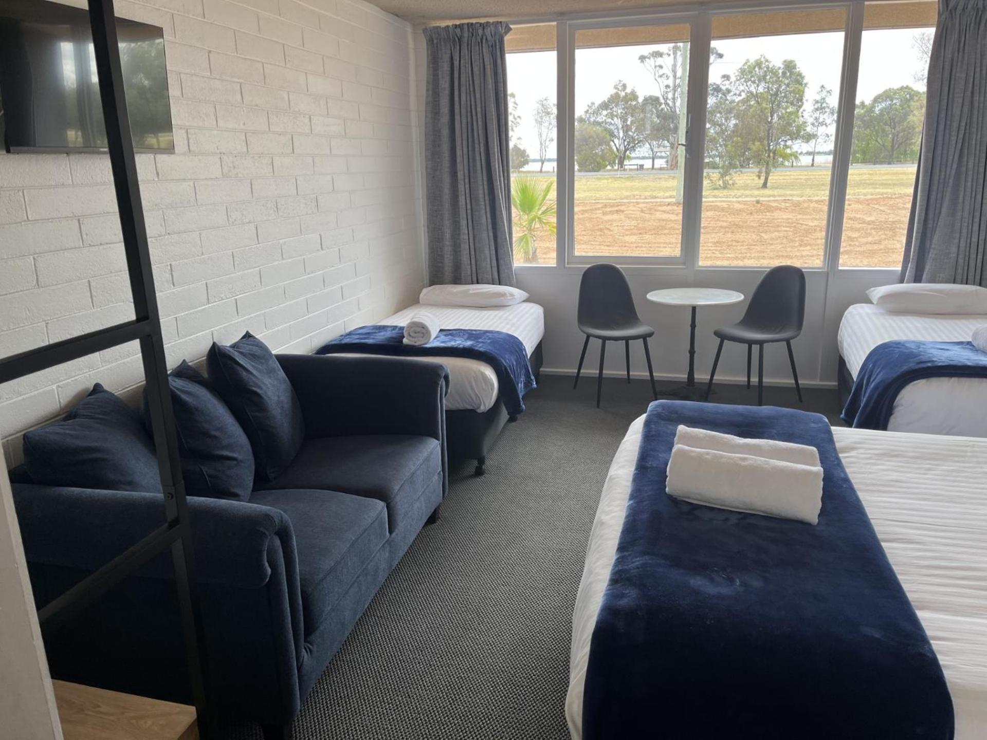 Quadruple Room with Lake View photo 3